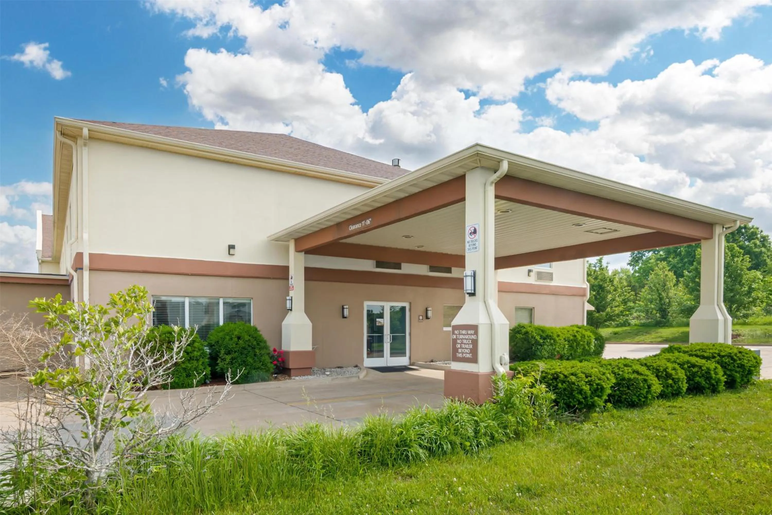 Property building in Best Western Teal Lake Inn