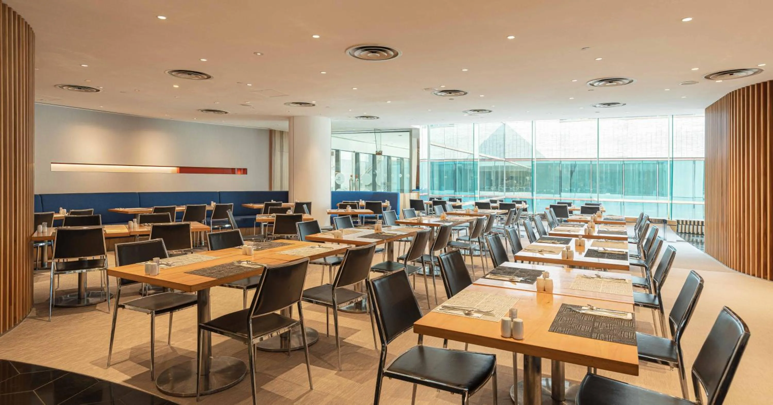 Restaurant/places to eat in Novotel Century Hong Kong