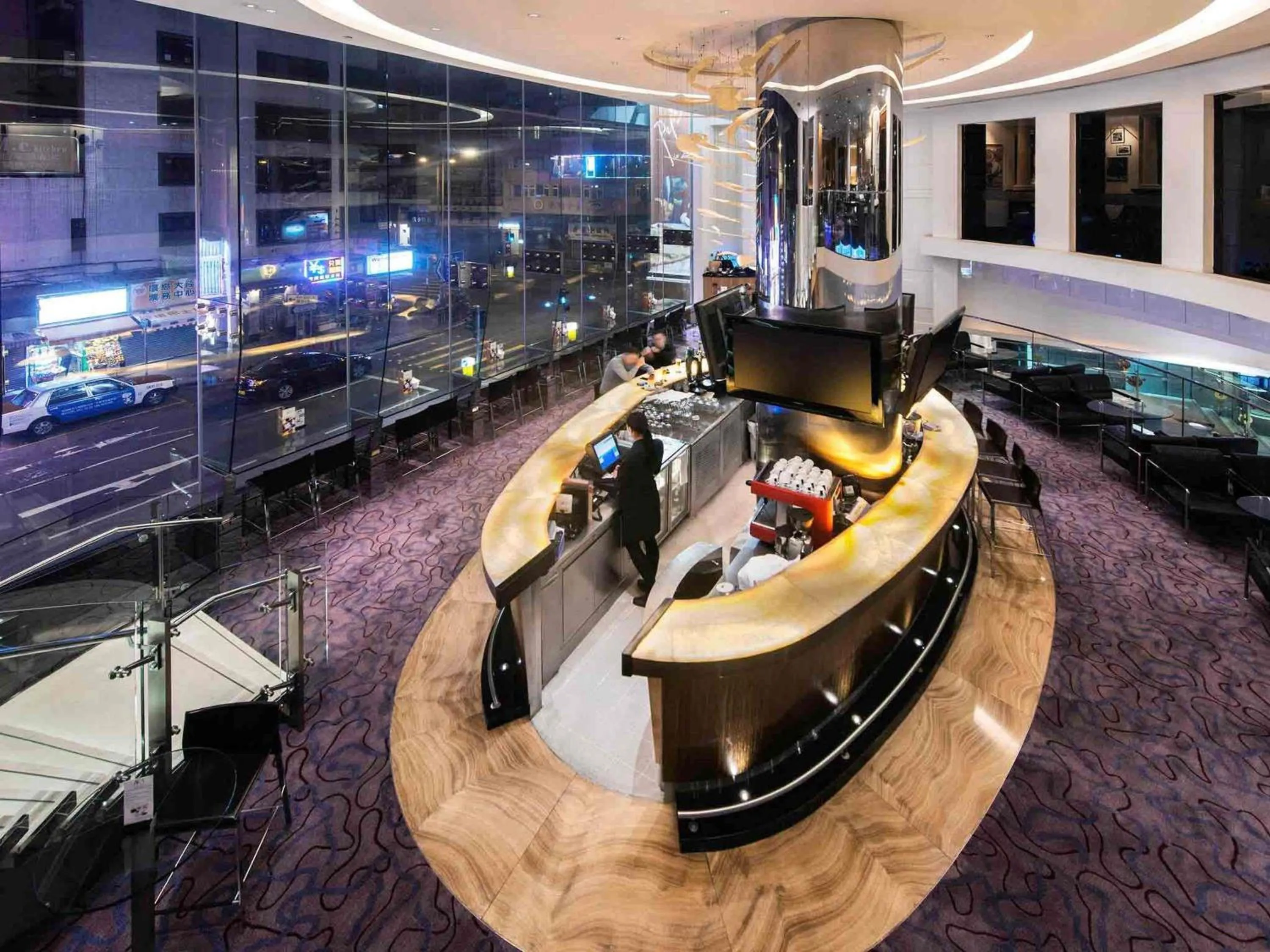 Lounge or bar in Novotel Century Hong Kong