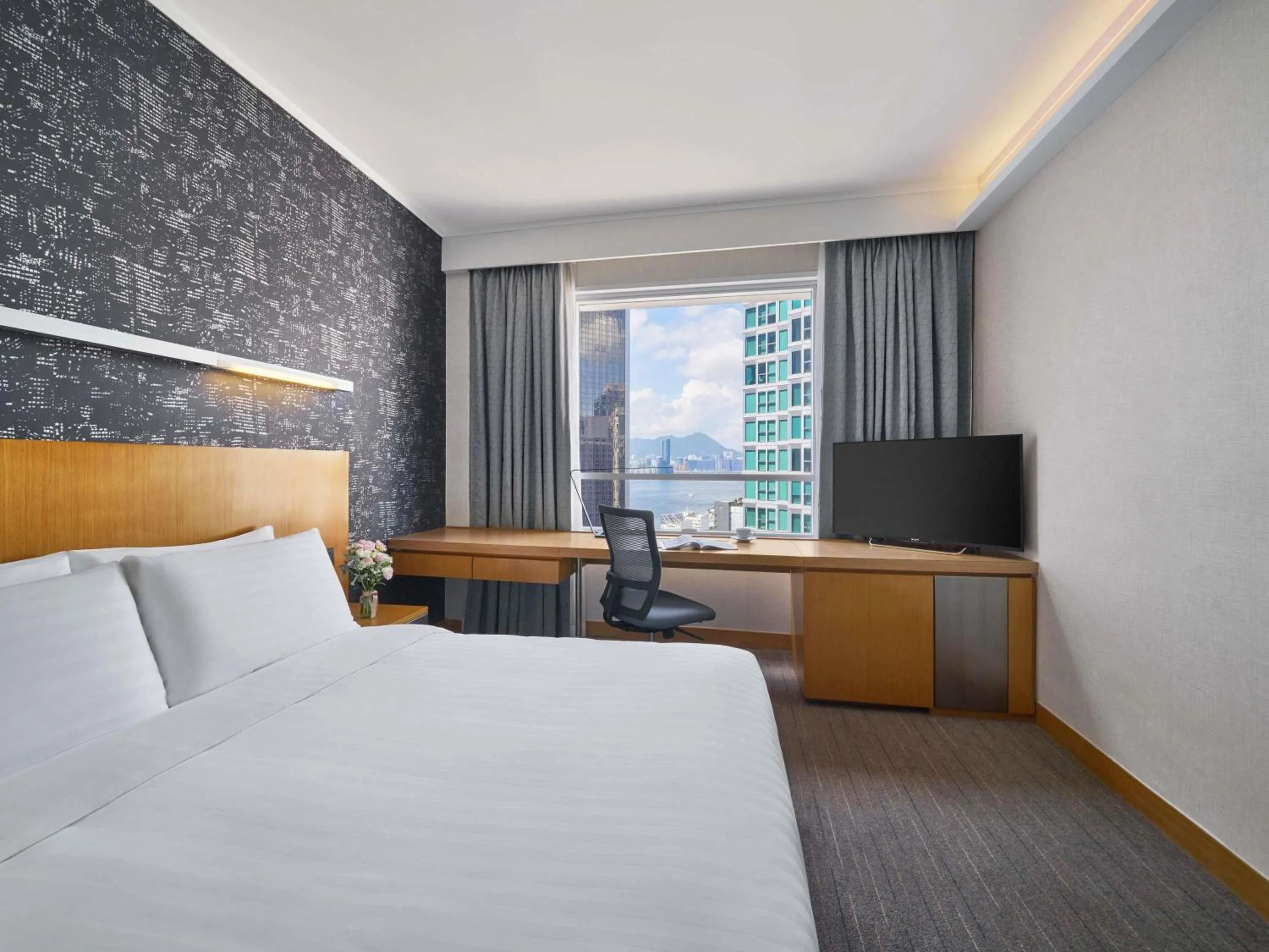 Bedroom, Bed in Novotel Century Hong Kong