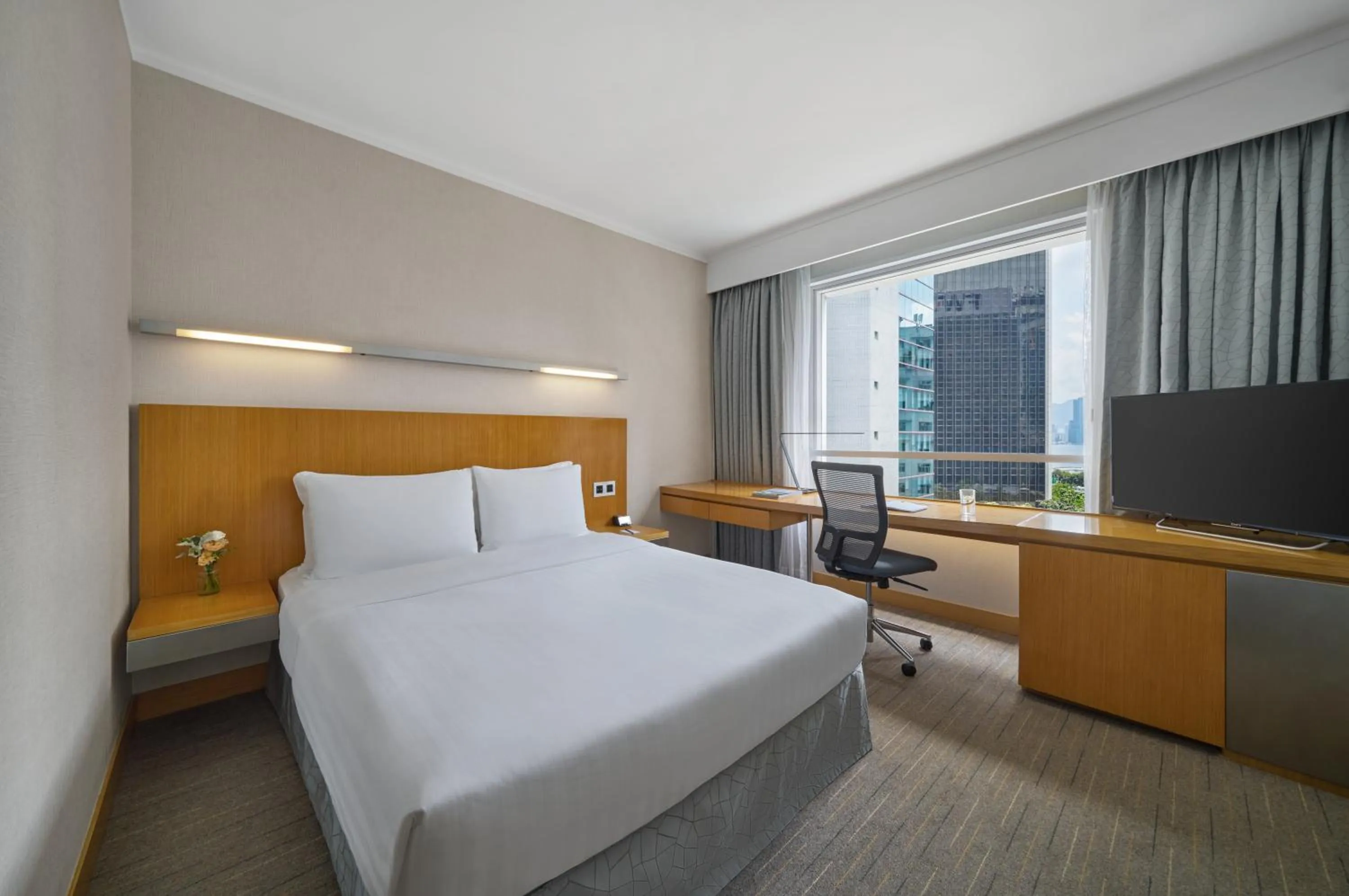 Bedroom, Bed in Novotel Century Hong Kong