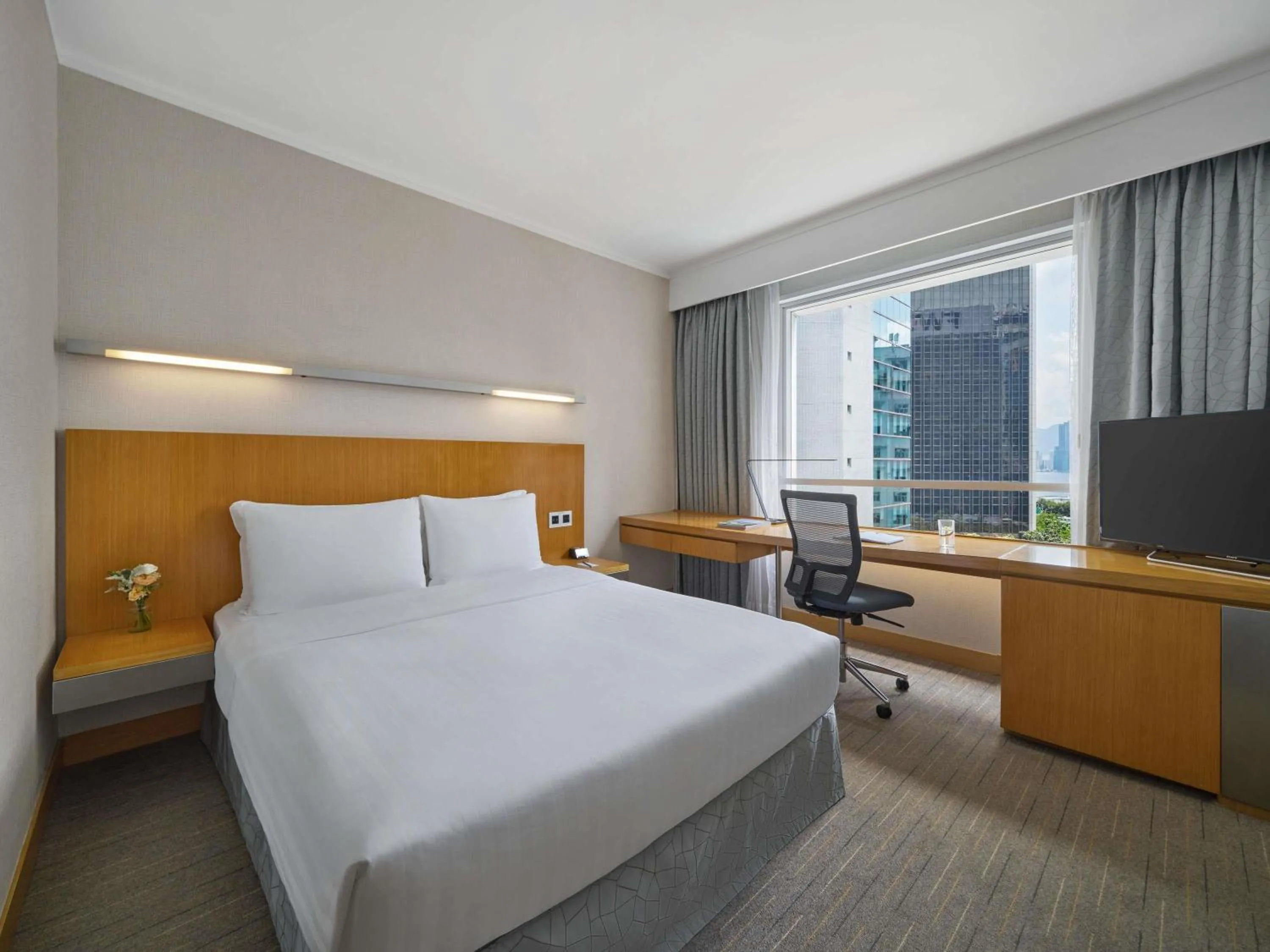 Bedroom, Bed in Novotel Century Hong Kong