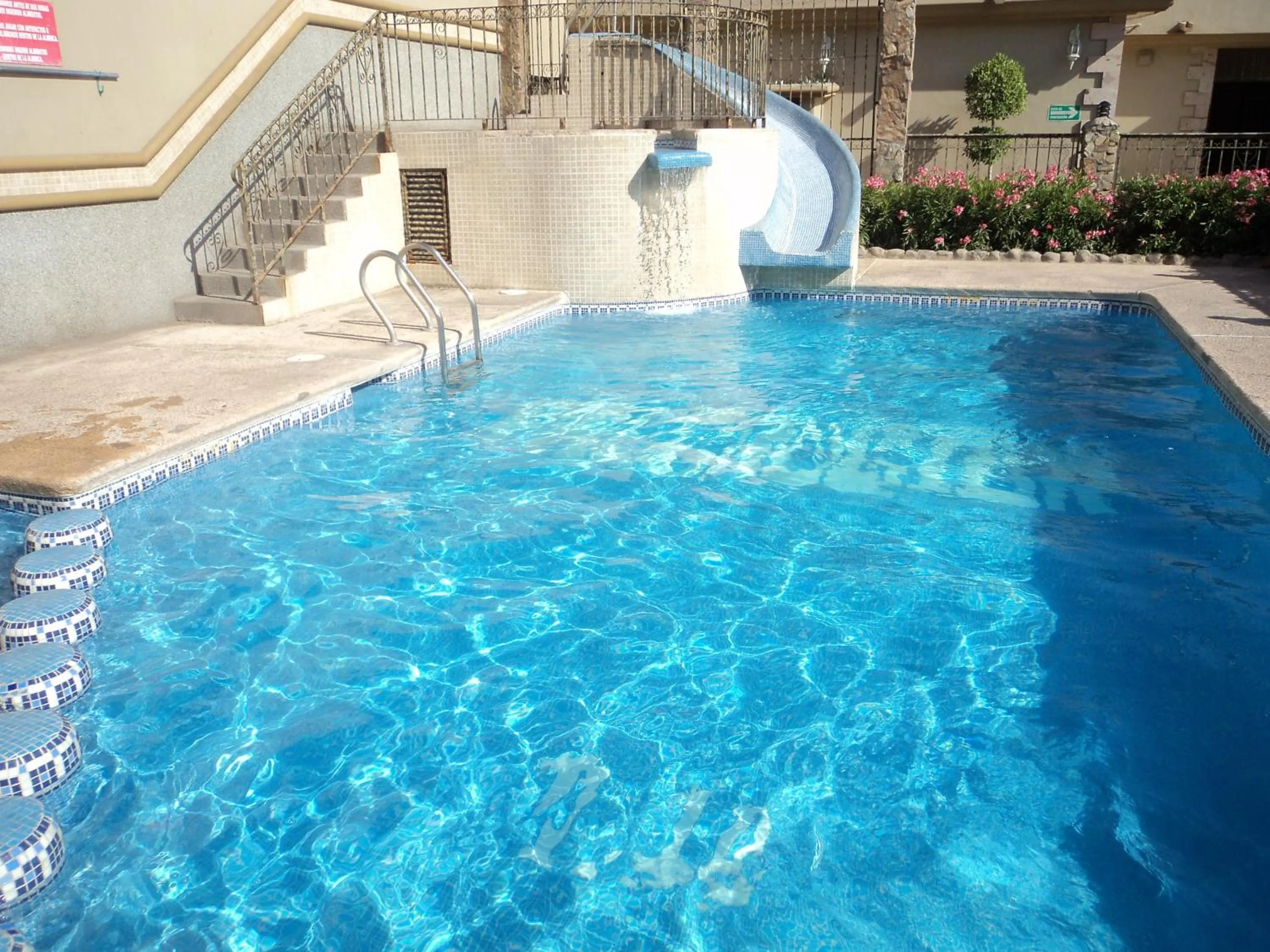 Swimming pool in Hotel San Martin