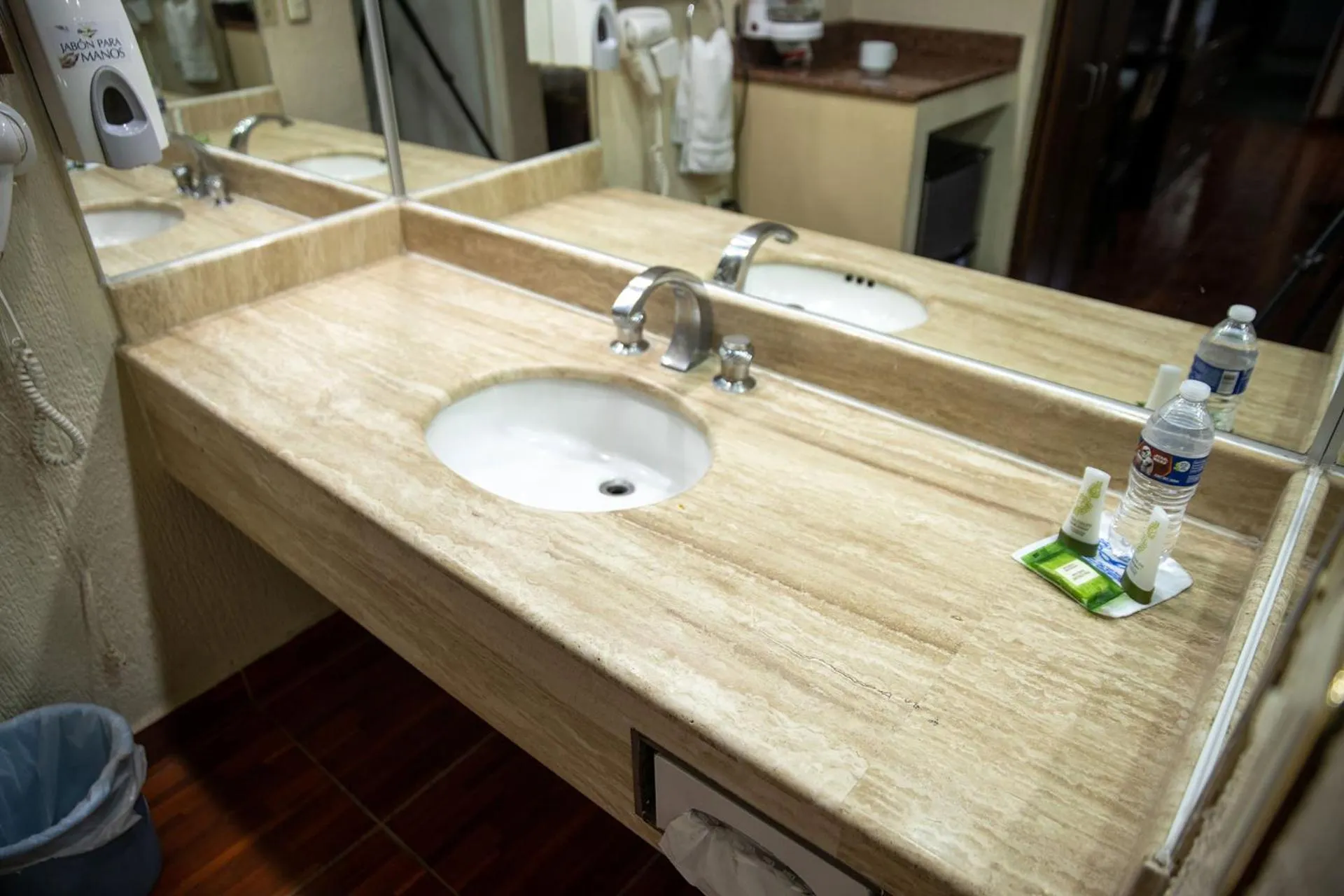 Public Bath in Hotel San Martin