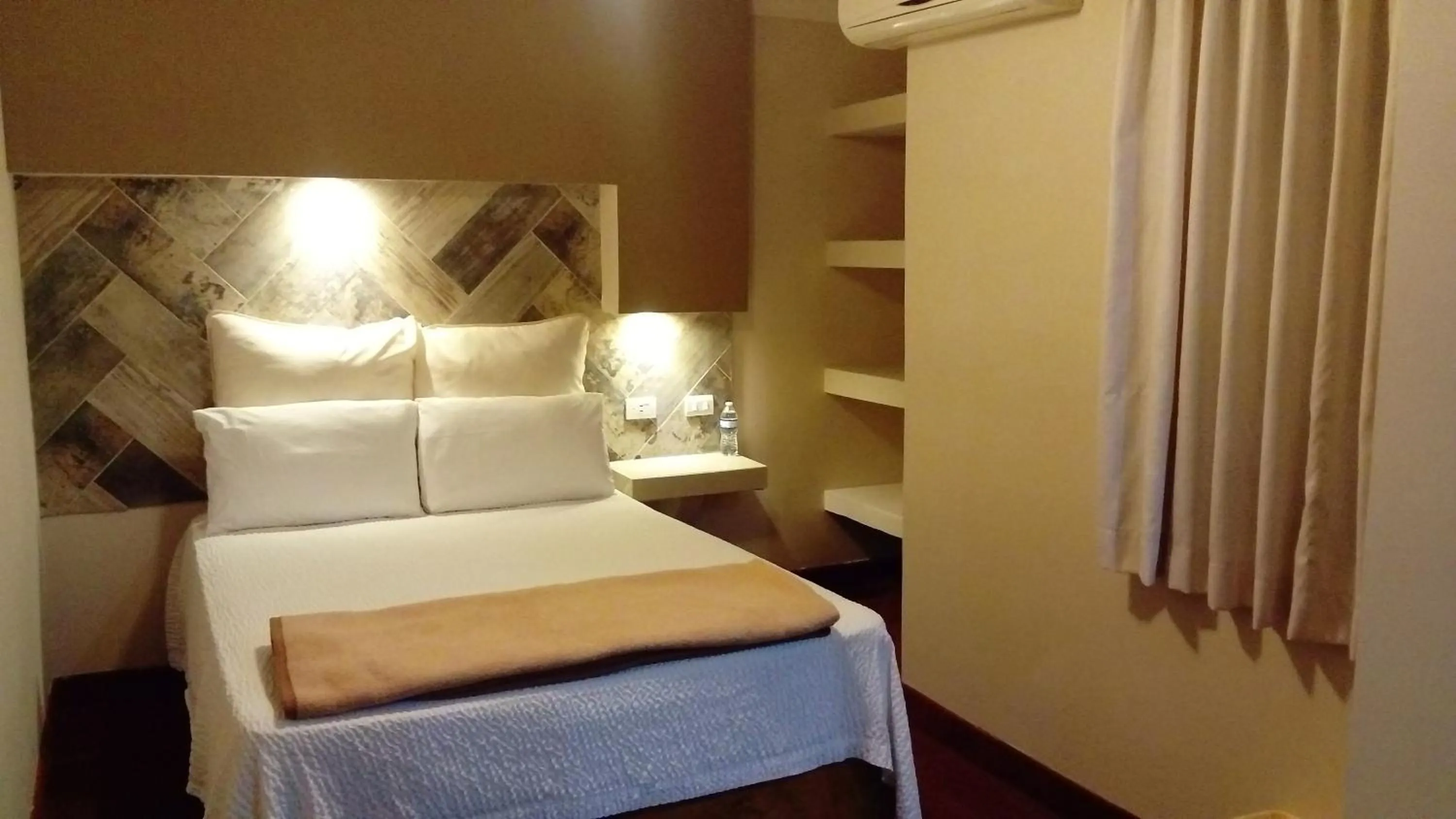 Photo of the whole room, Bed in Hotel Royal Inn