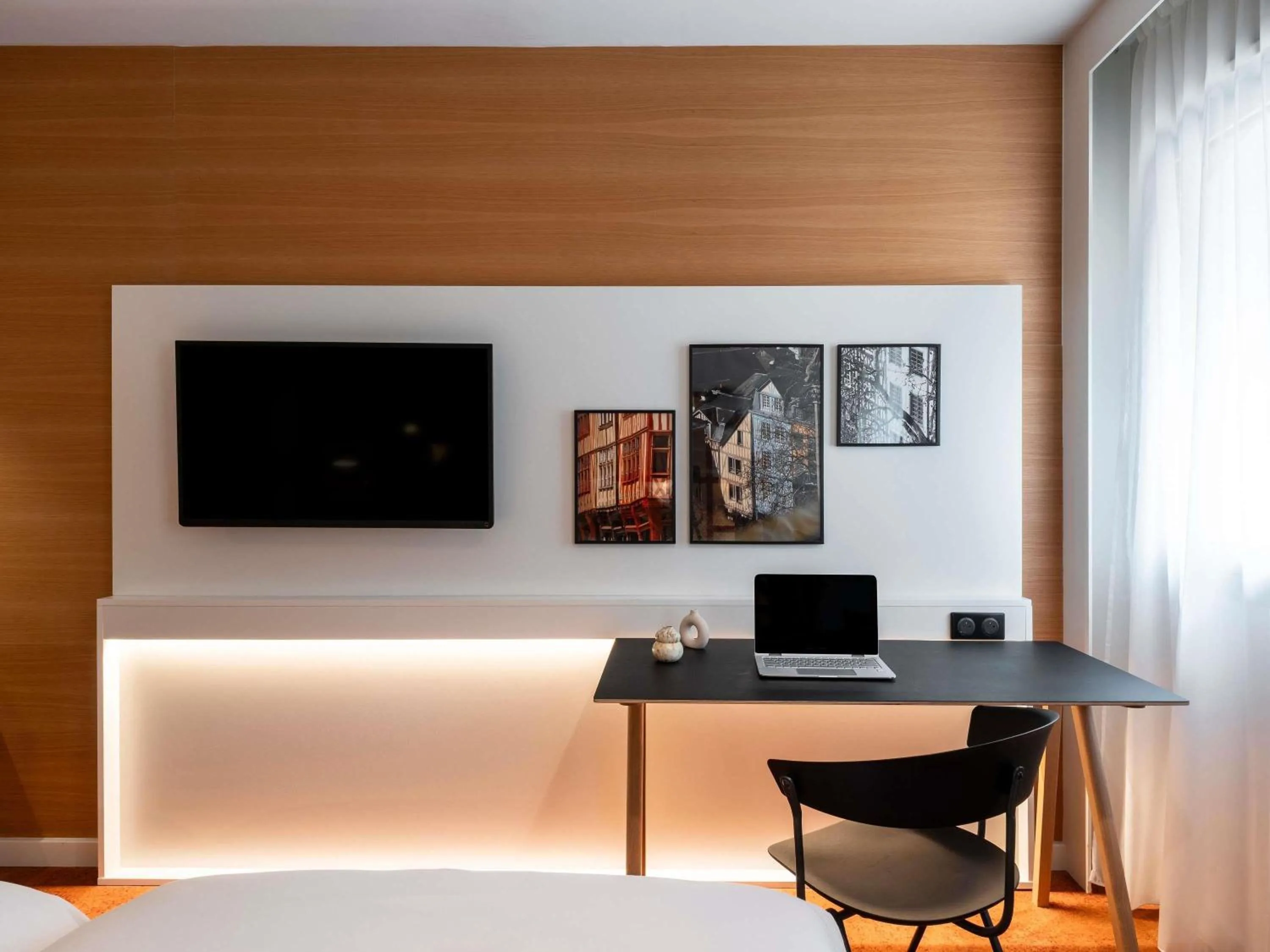 Bedroom in Mercure Rouen Centre Champ de Mars