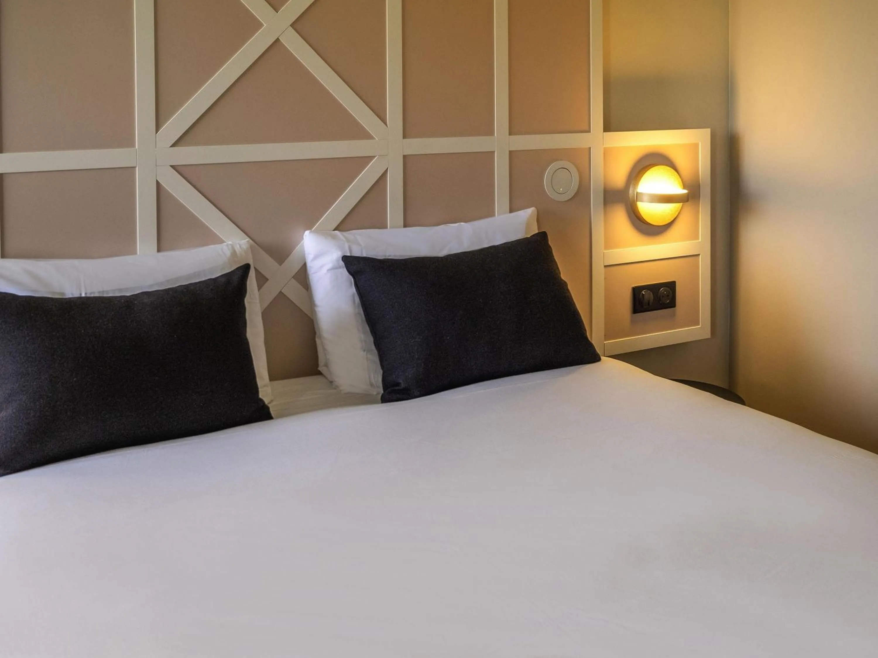 Bedroom, Bed in Mercure Rouen Centre Champ de Mars