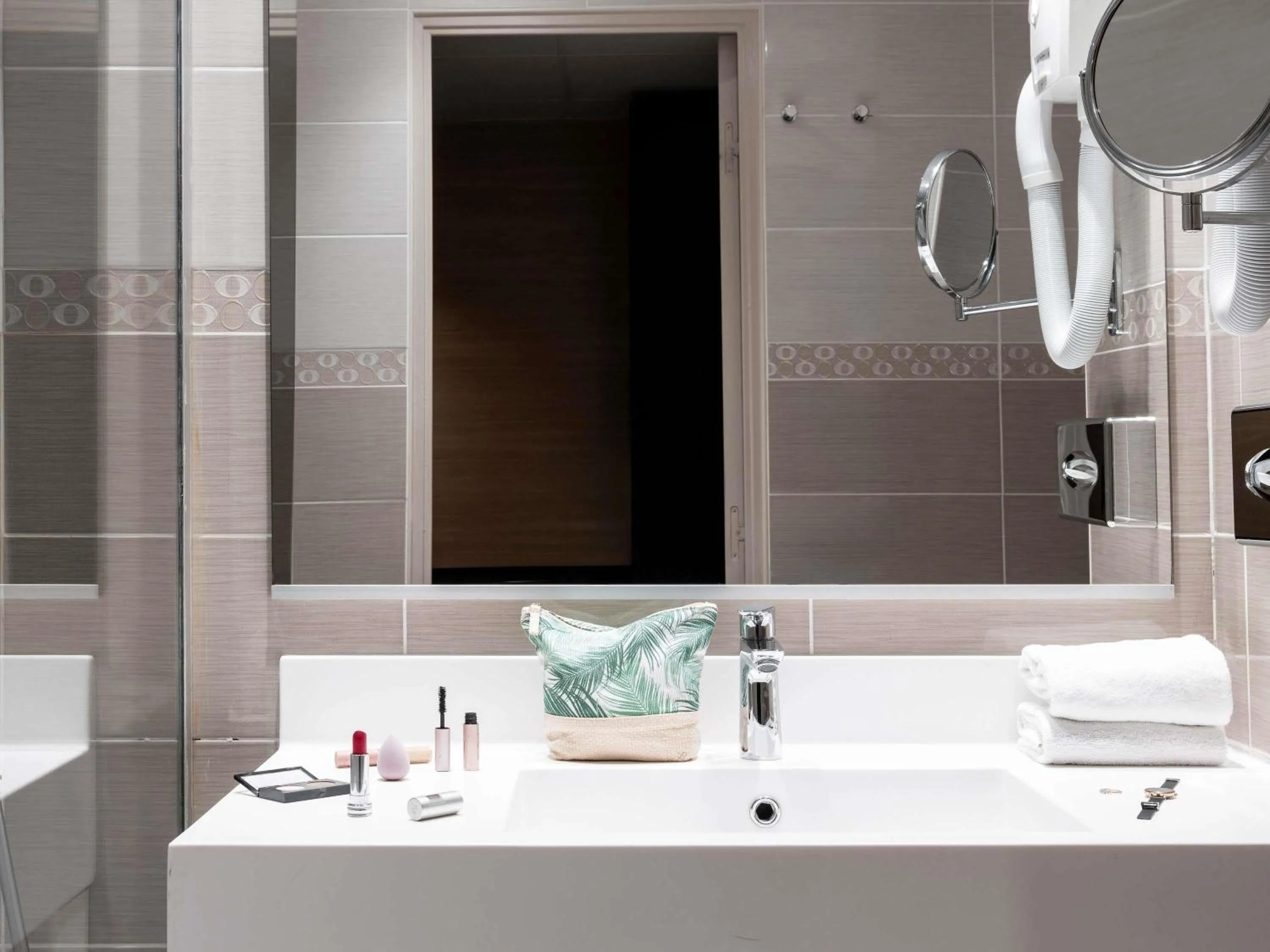 Bedroom in Mercure Rouen Centre Champ de Mars