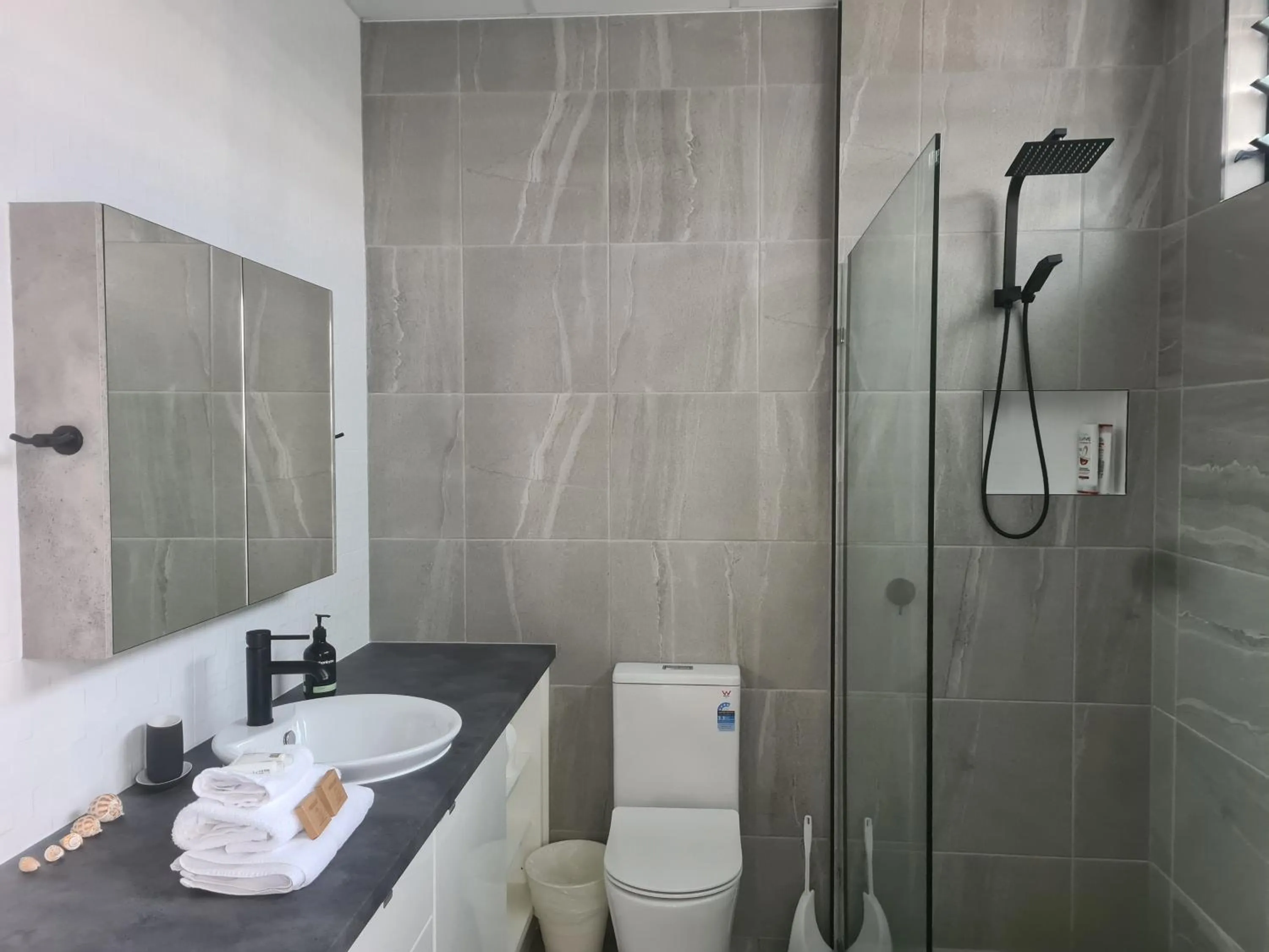 Shower in Pandanus Mooloolaba