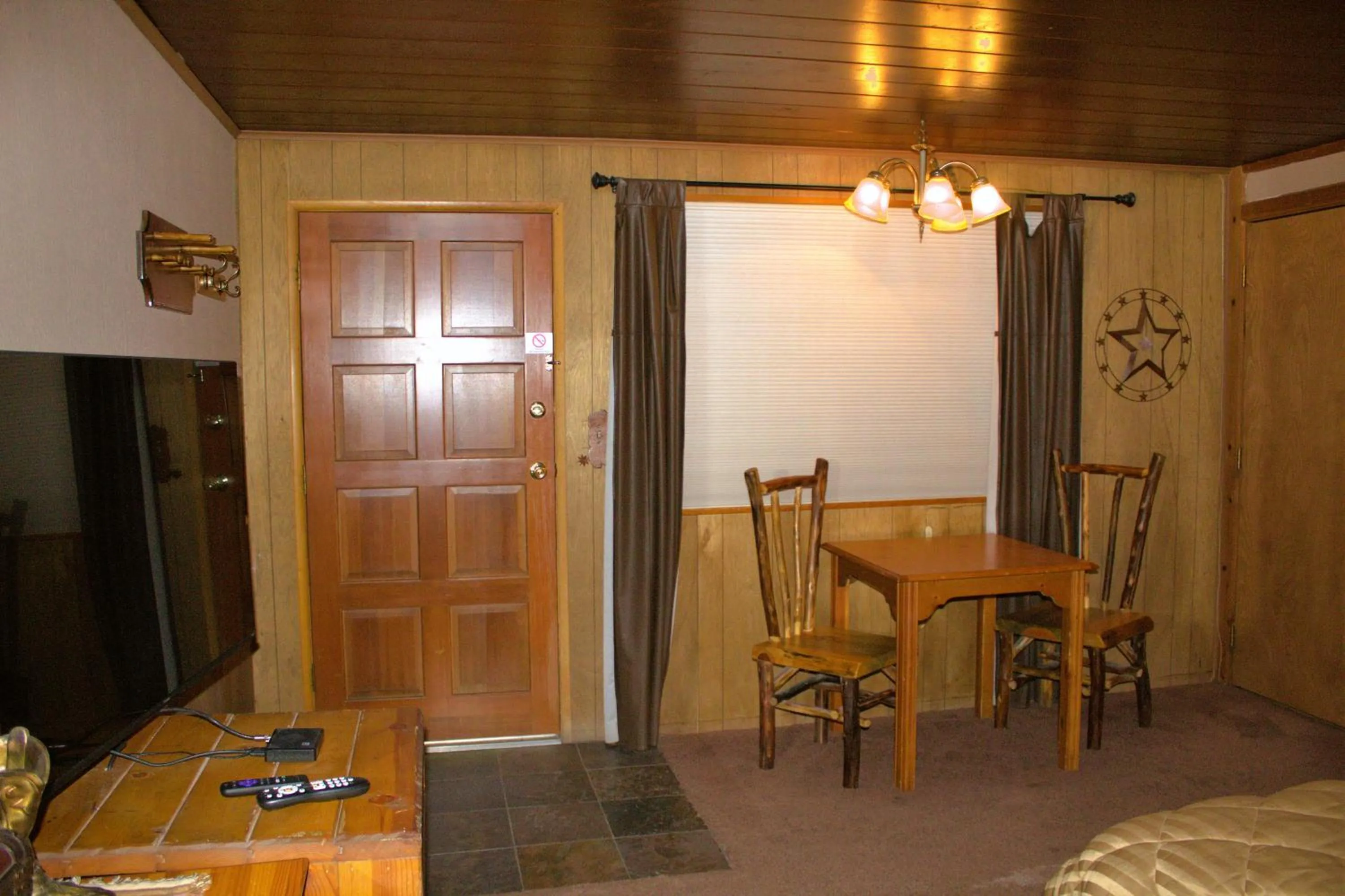 Dining area in Goldmine Lodge