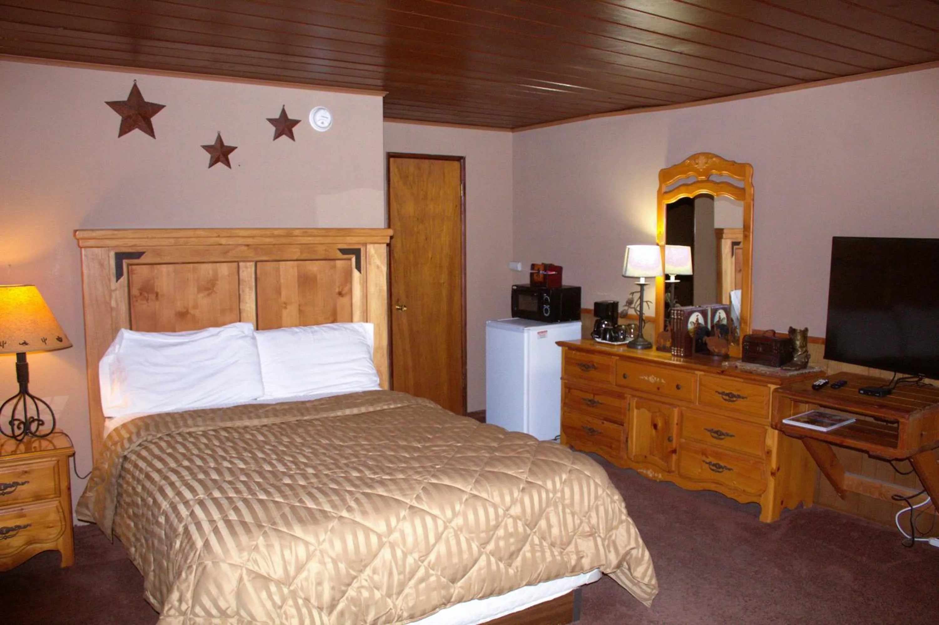 Bed in Goldmine Lodge