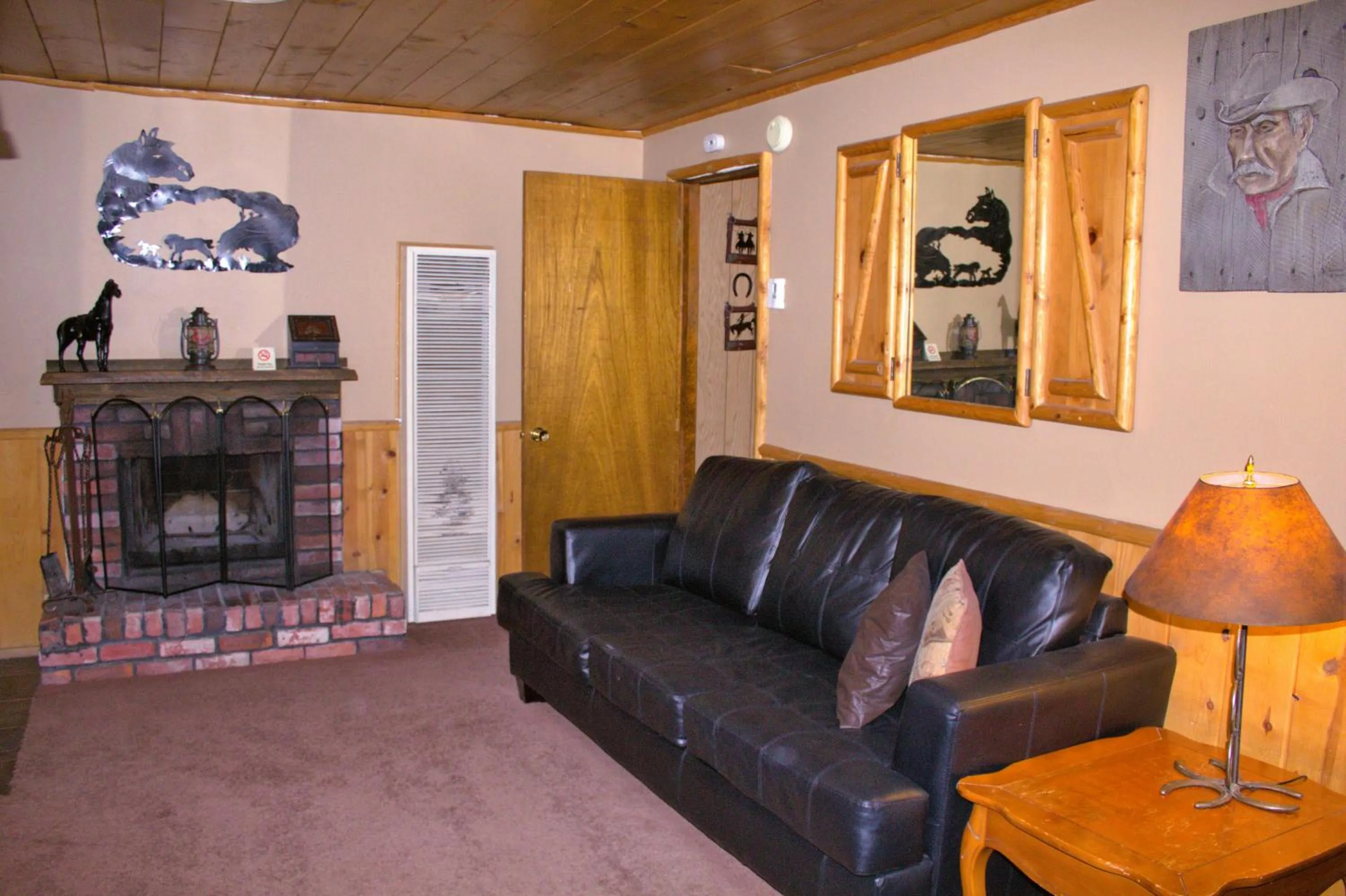 Living room in Goldmine Lodge