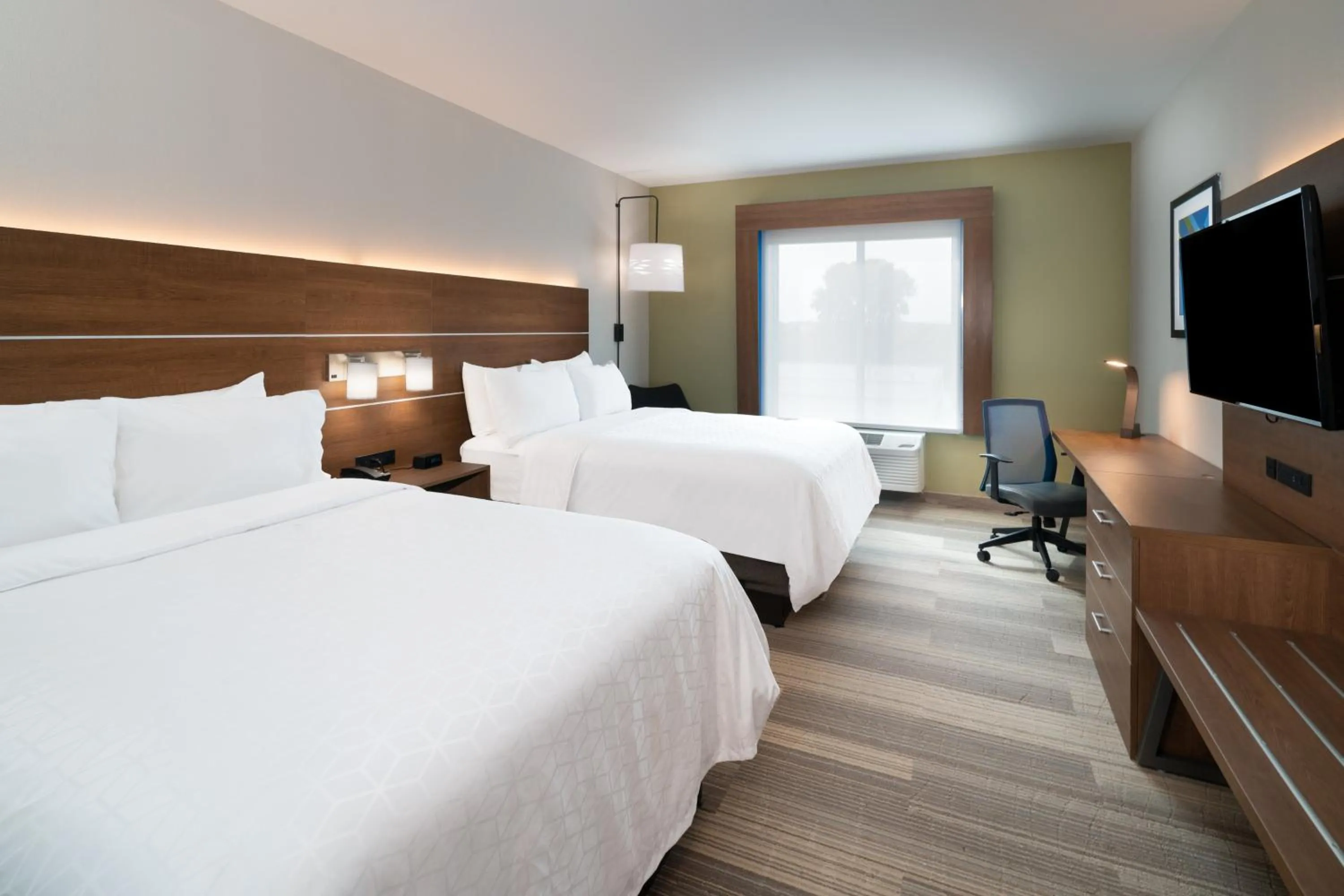 Photo of the whole room, Bed in Holiday Inn Express & Suites - St Peters by IHG