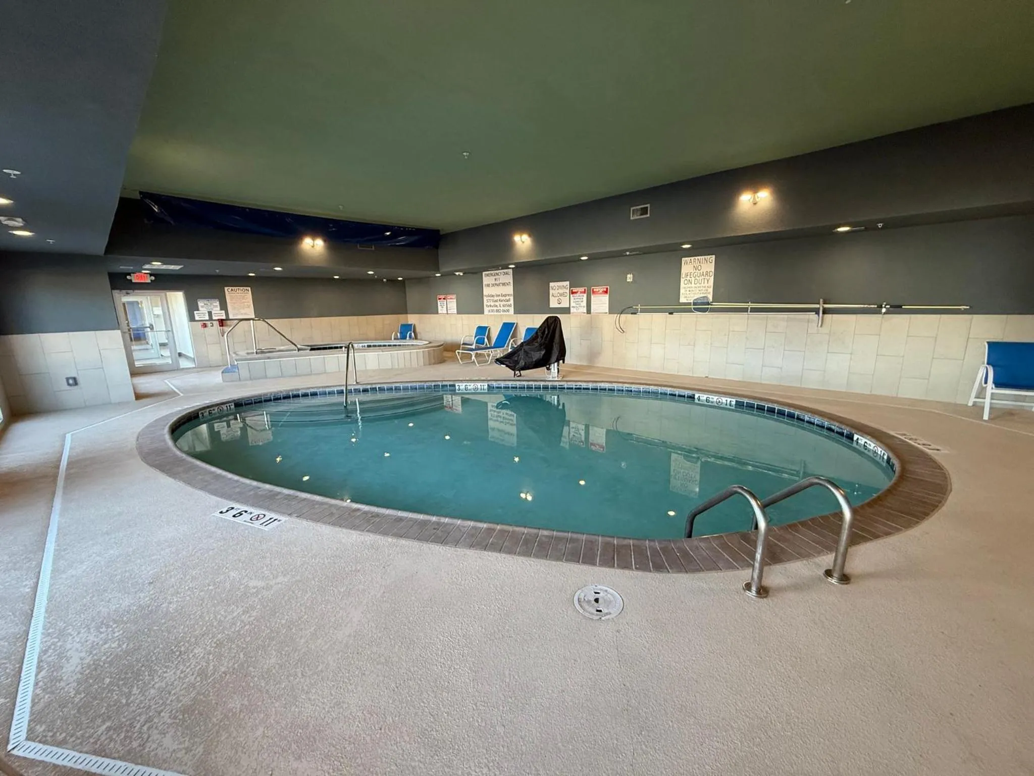 Swimming pool in Holiday Inn Express & Suites - Yorkville by IHG