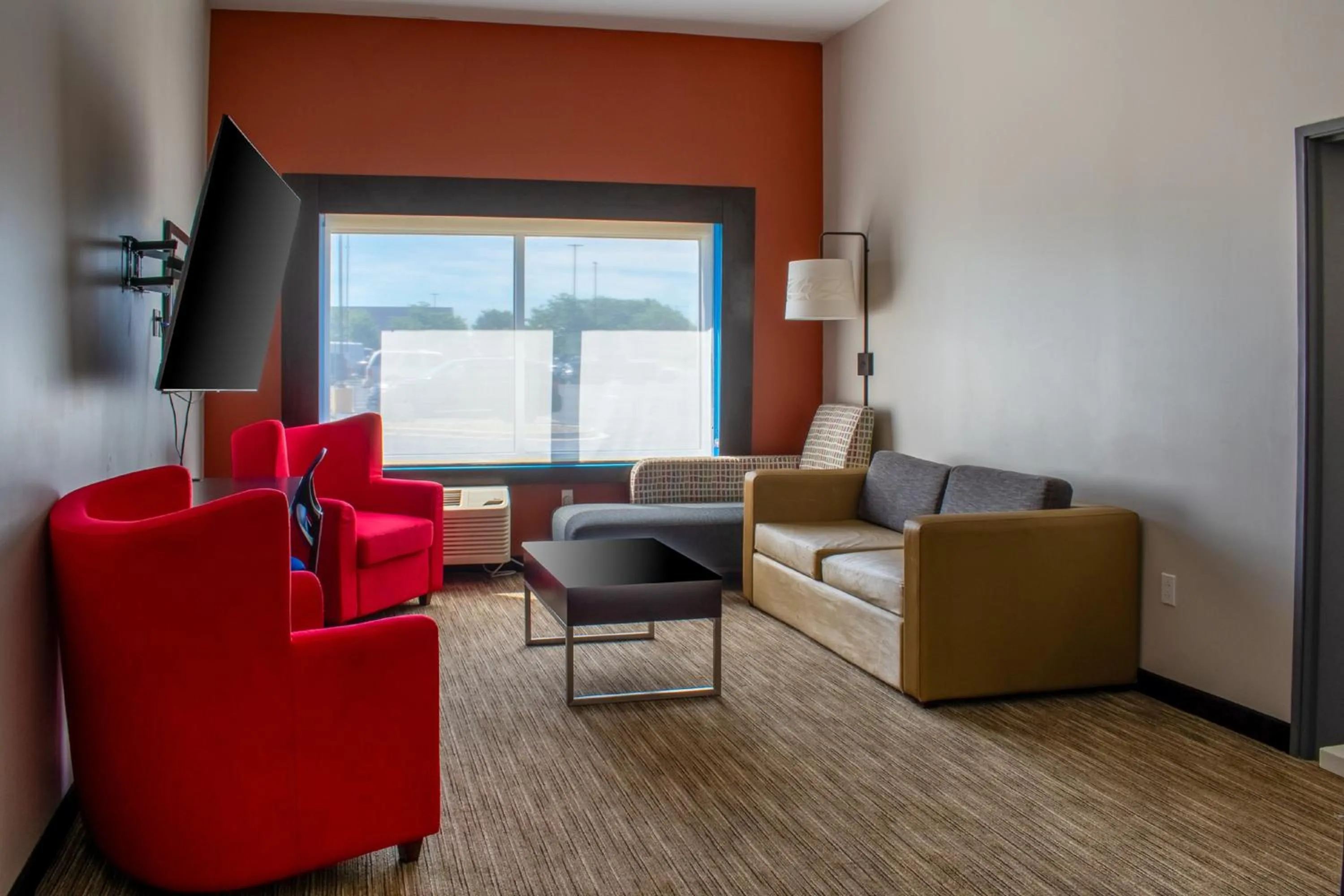 Photo of the whole room in Holiday Inn Express & Suites - Yorkville by IHG