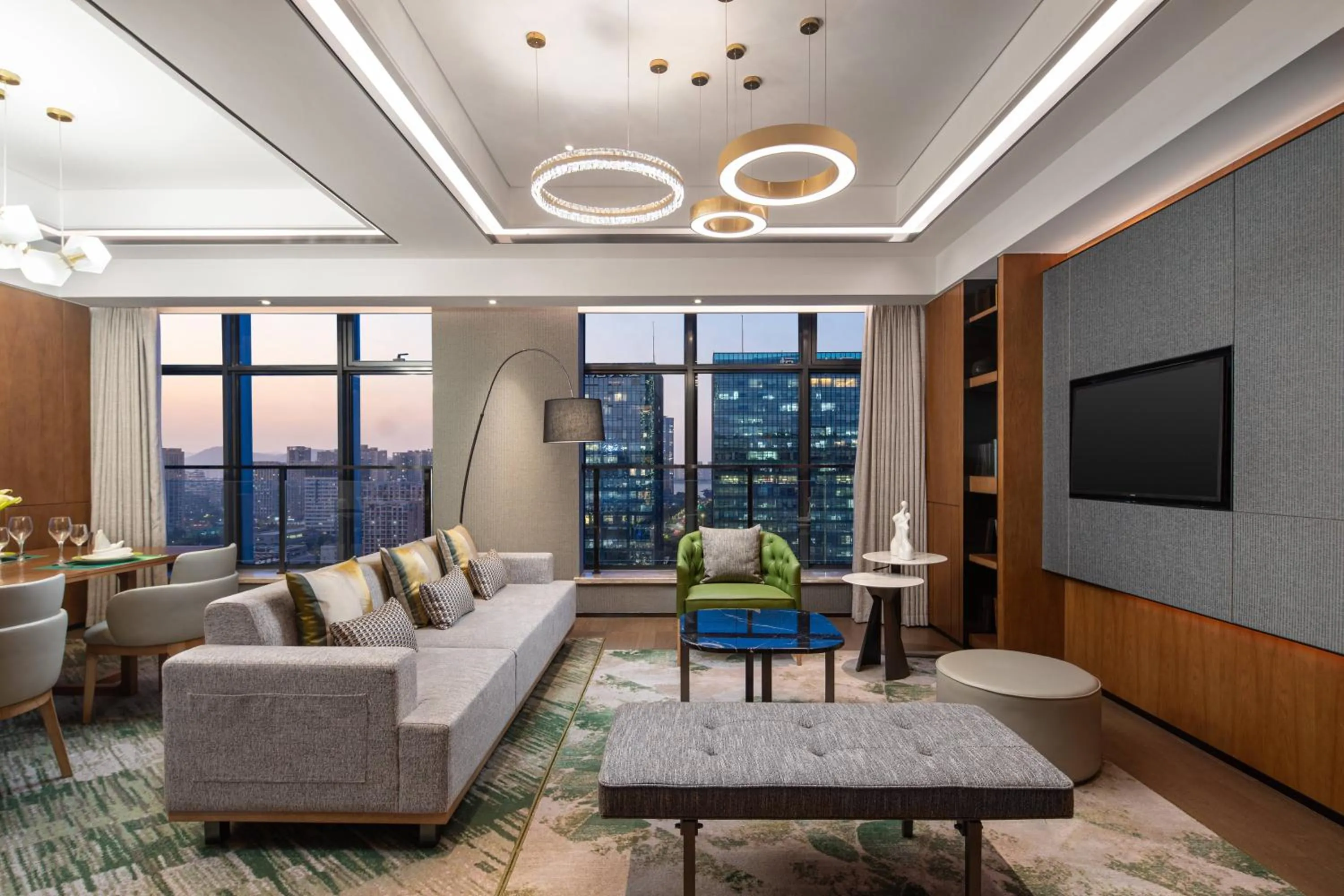 Photo of the whole room, Seating Area in Holiday Inn Hangzhou Binjiang