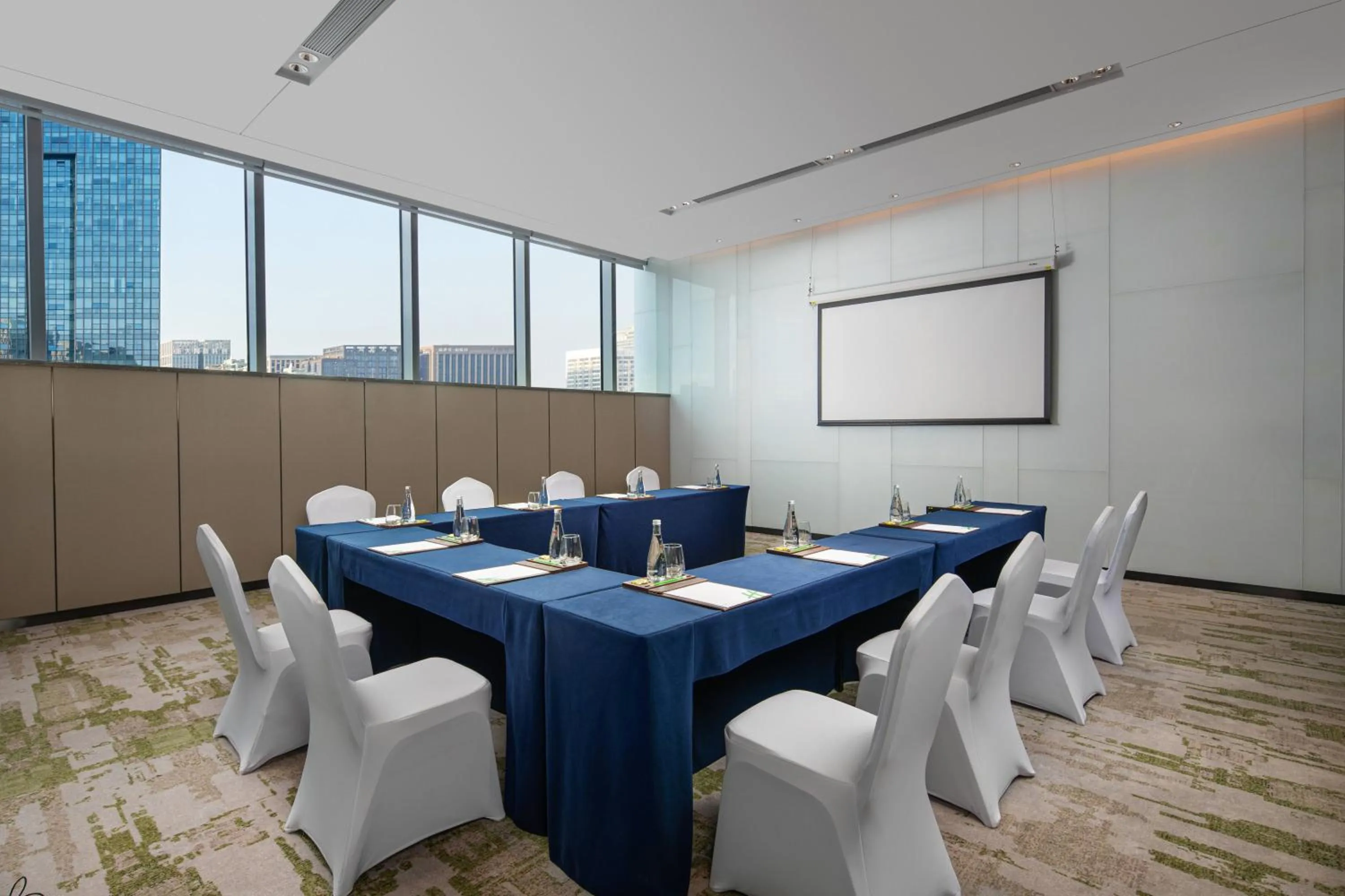 Meeting/conference room in Holiday Inn Hangzhou Binjiang