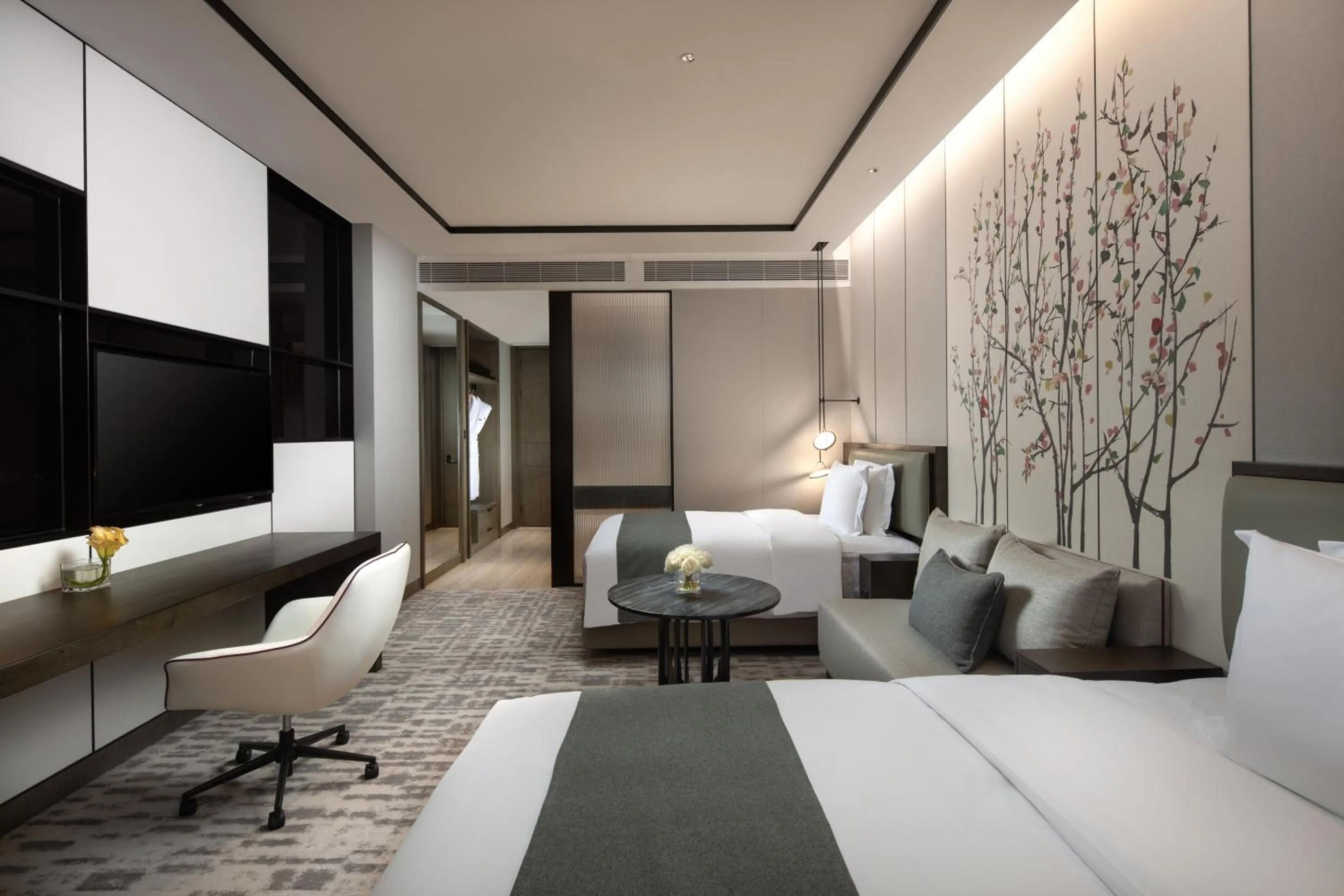 Photo of the whole room, Bed in Crowne Plaza Wuzhen by IHG