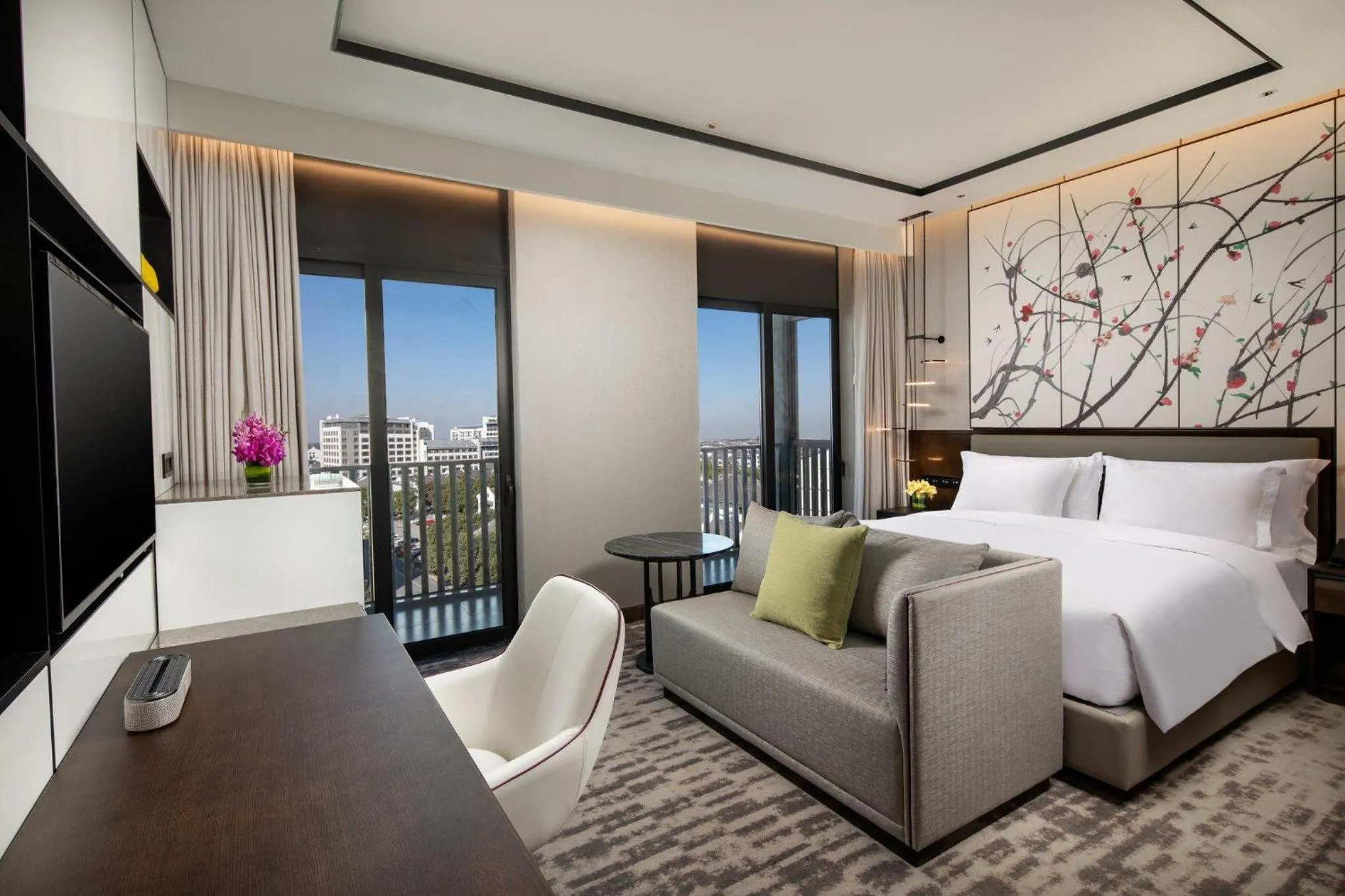 Photo of the whole room, Bed in Crowne Plaza Wuzhen by IHG