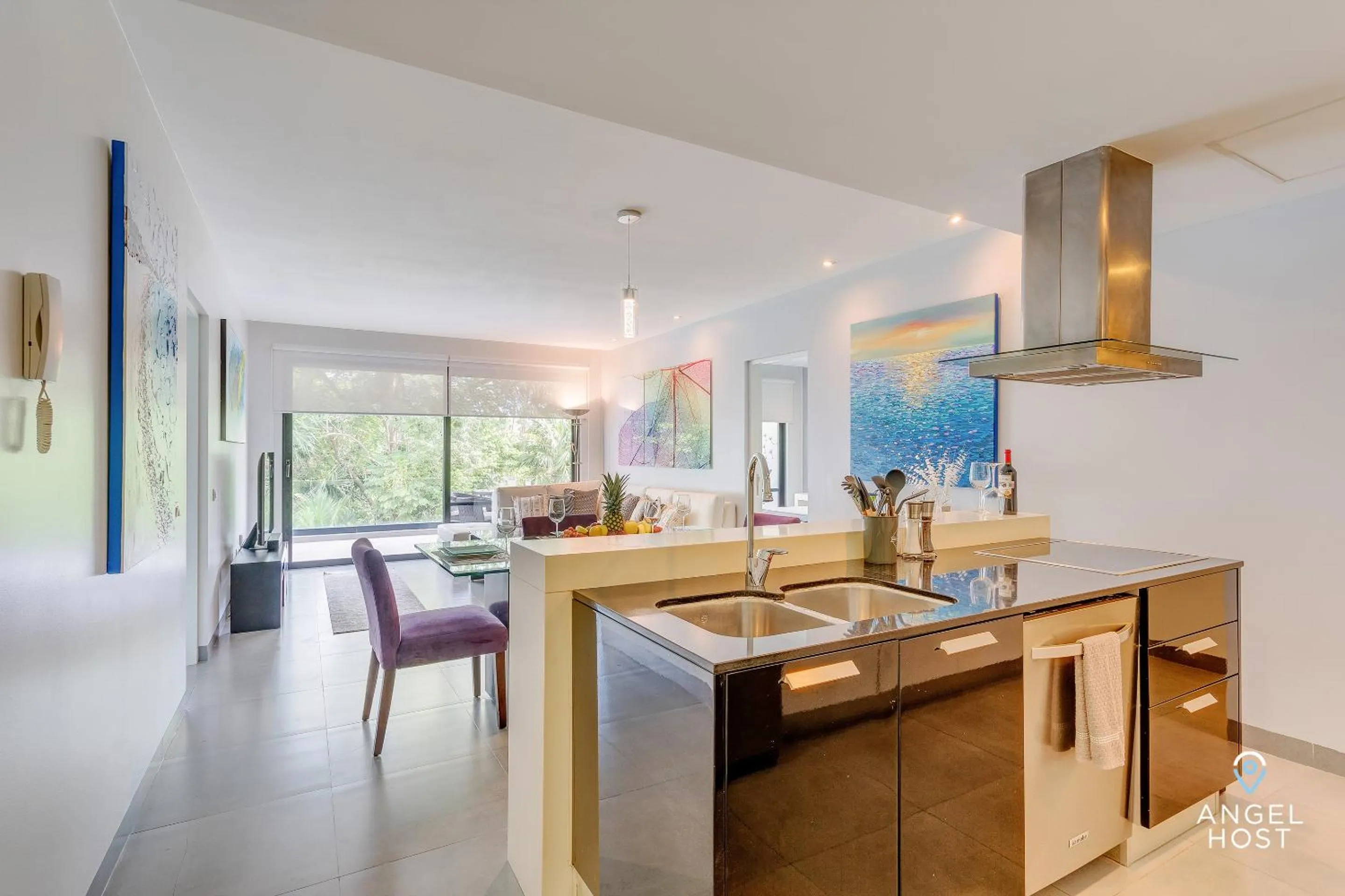 Kitchen or kitchenette in Golfers' Paradise at Nick Price Residences!