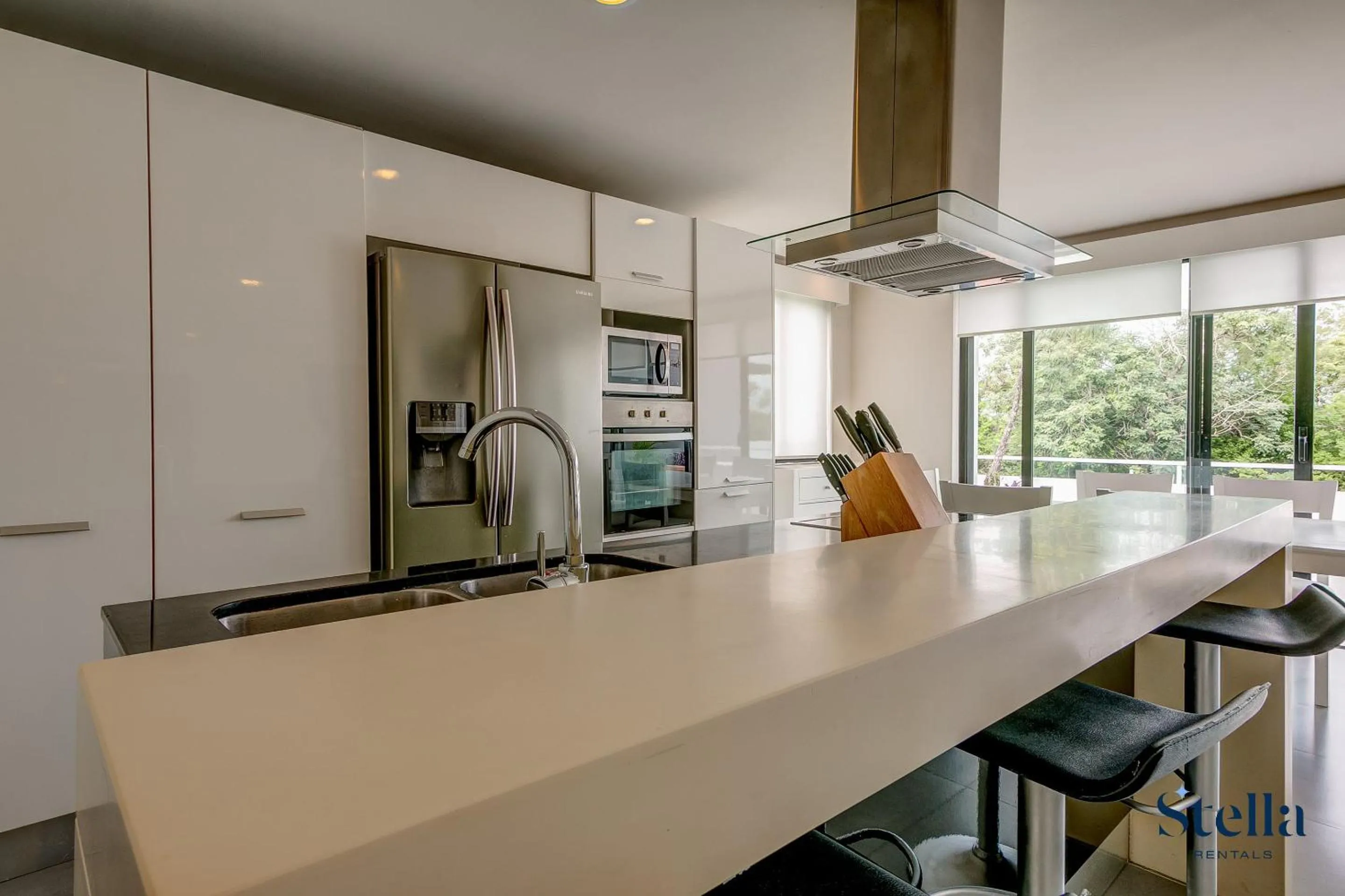 Kitchen or kitchenette in Golfers' Paradise at Nick Price Residences!