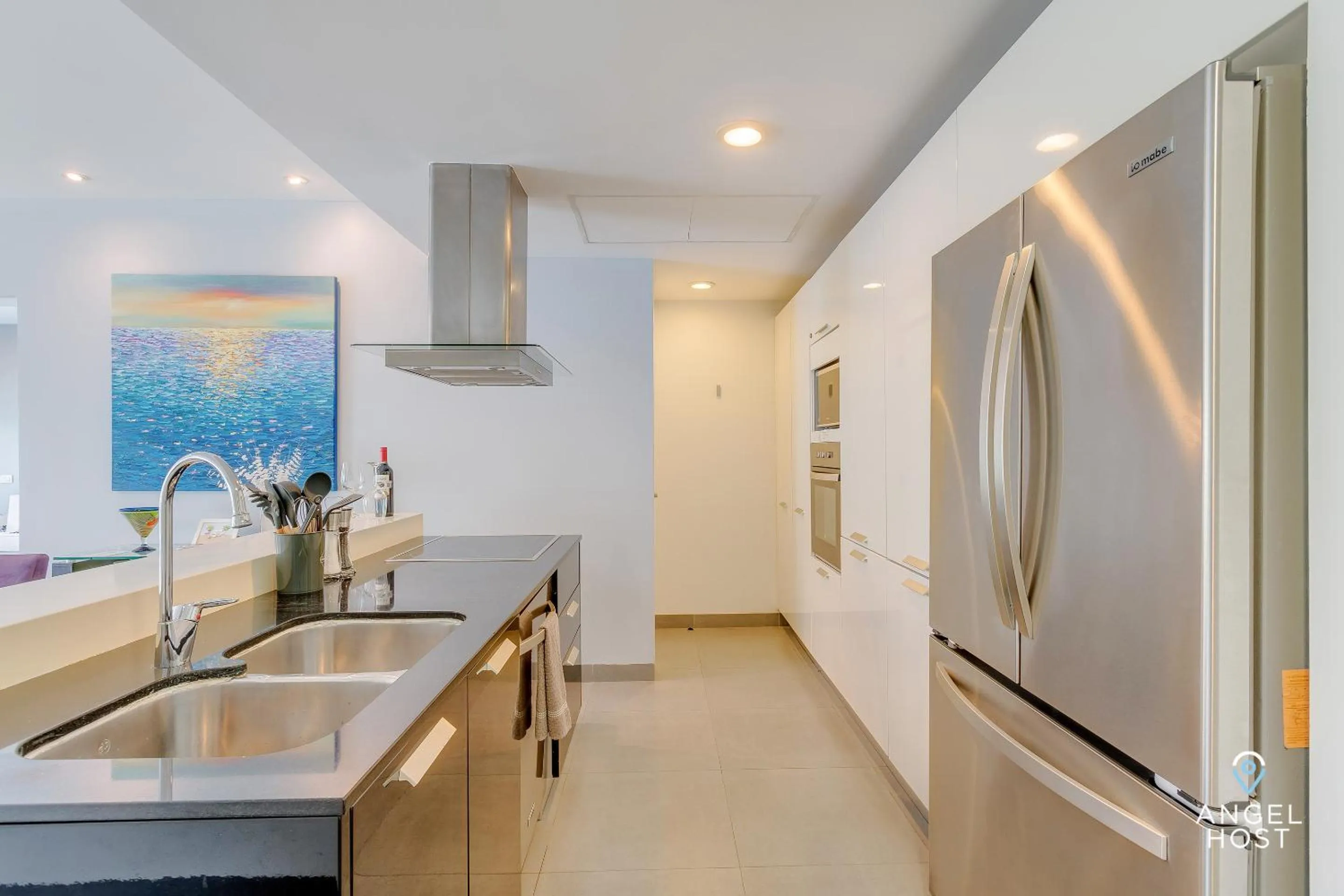 Kitchen or kitchenette in Golfers' Paradise at Nick Price Residences!