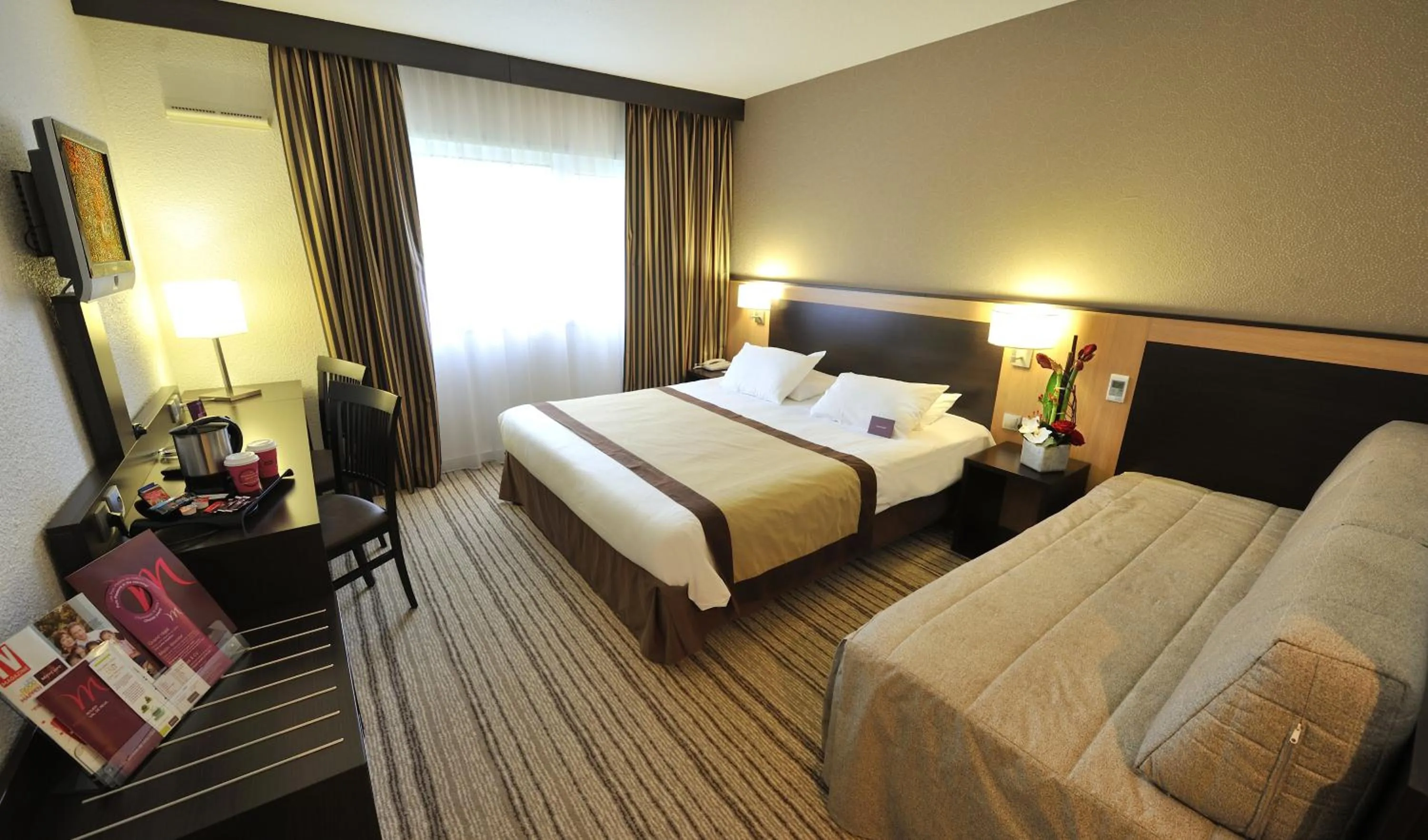 Bedroom, Bed in Mercure Rouen Val de Reuil