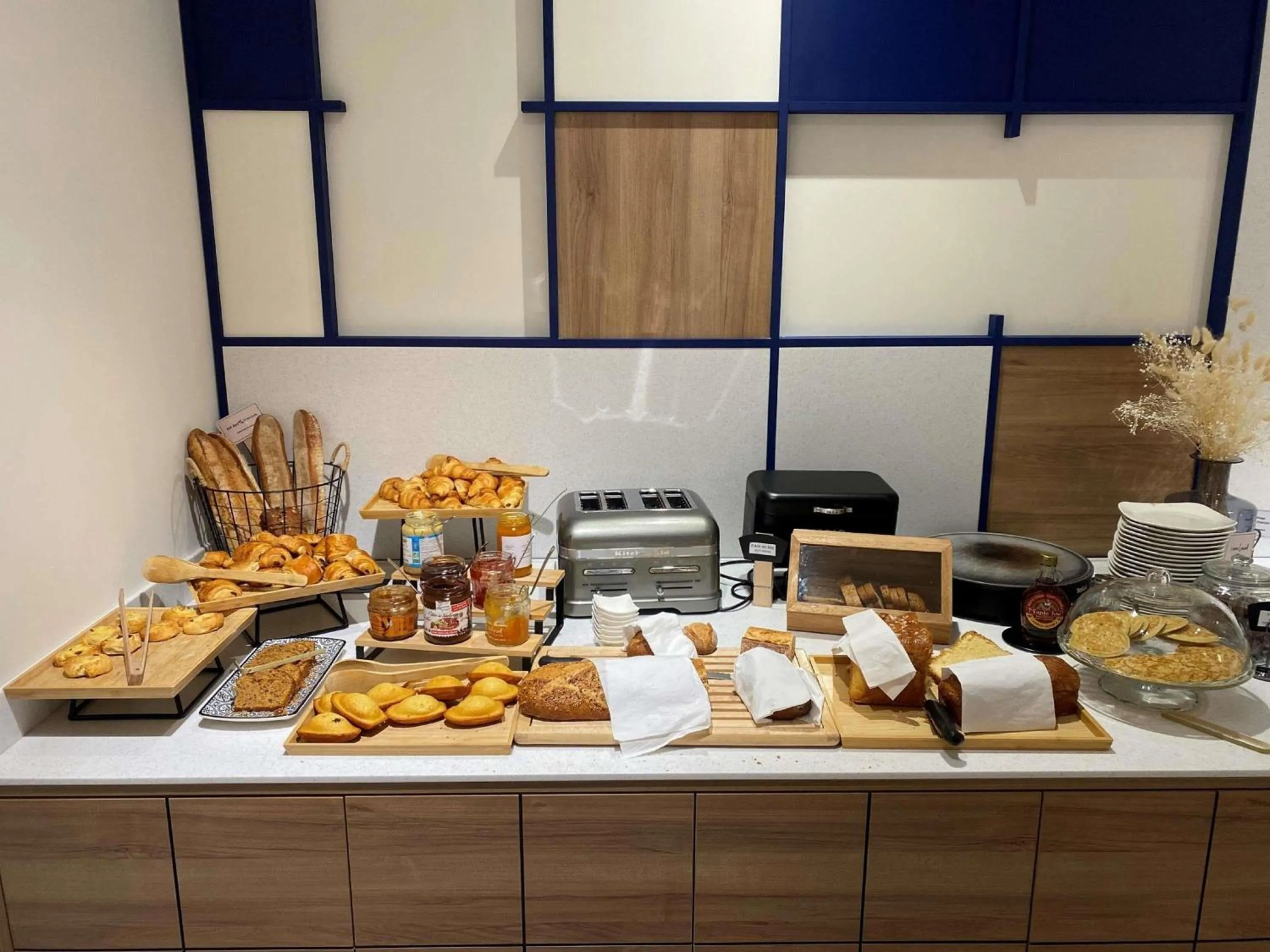 Breakfast in Mercure Rouen Val de Reuil