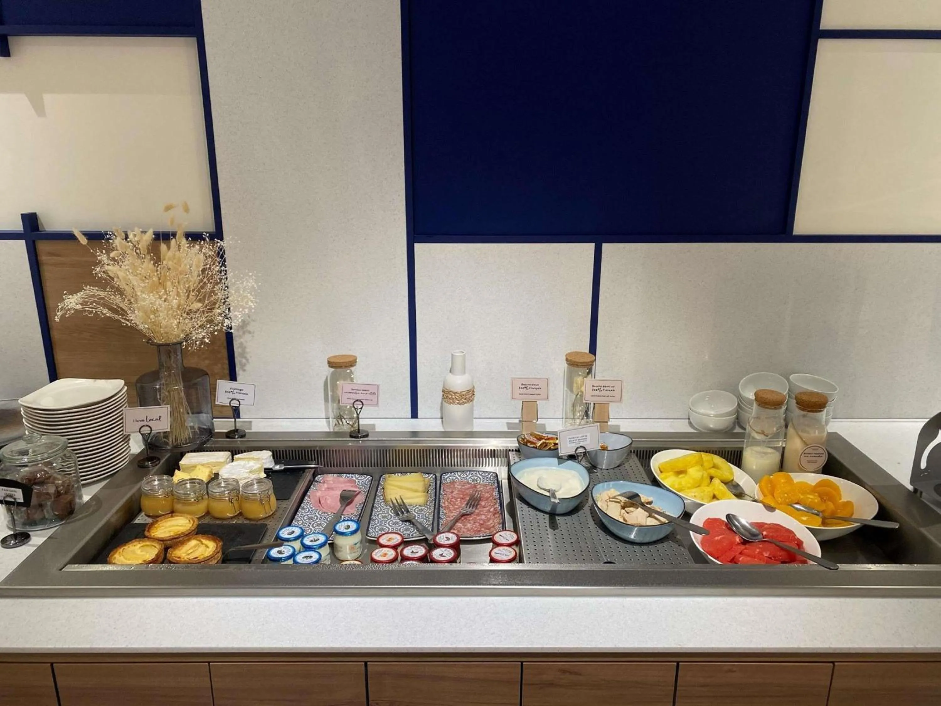 Breakfast in Mercure Rouen Val de Reuil