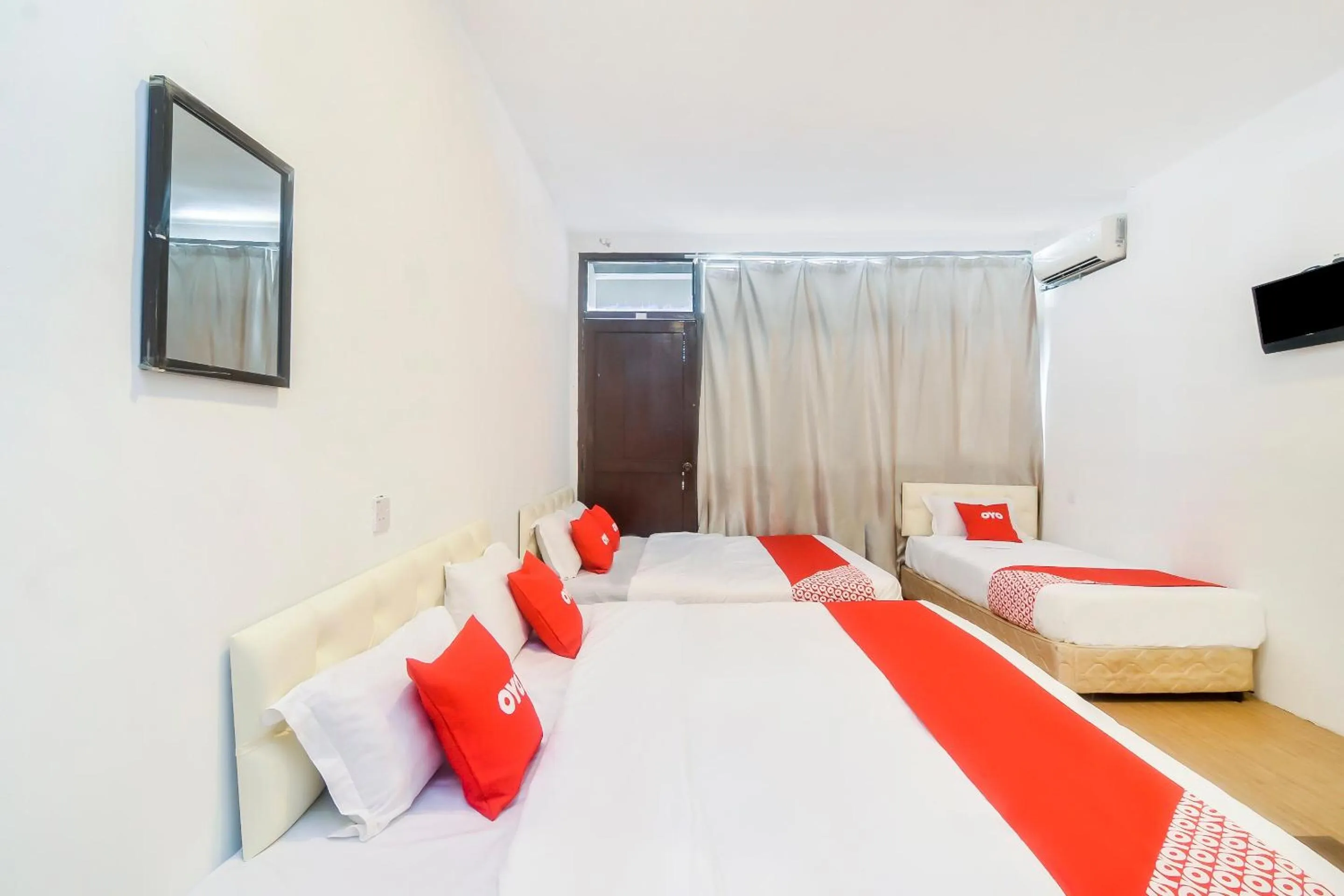 Bedroom in OYO 44017 L & C Premium Stay