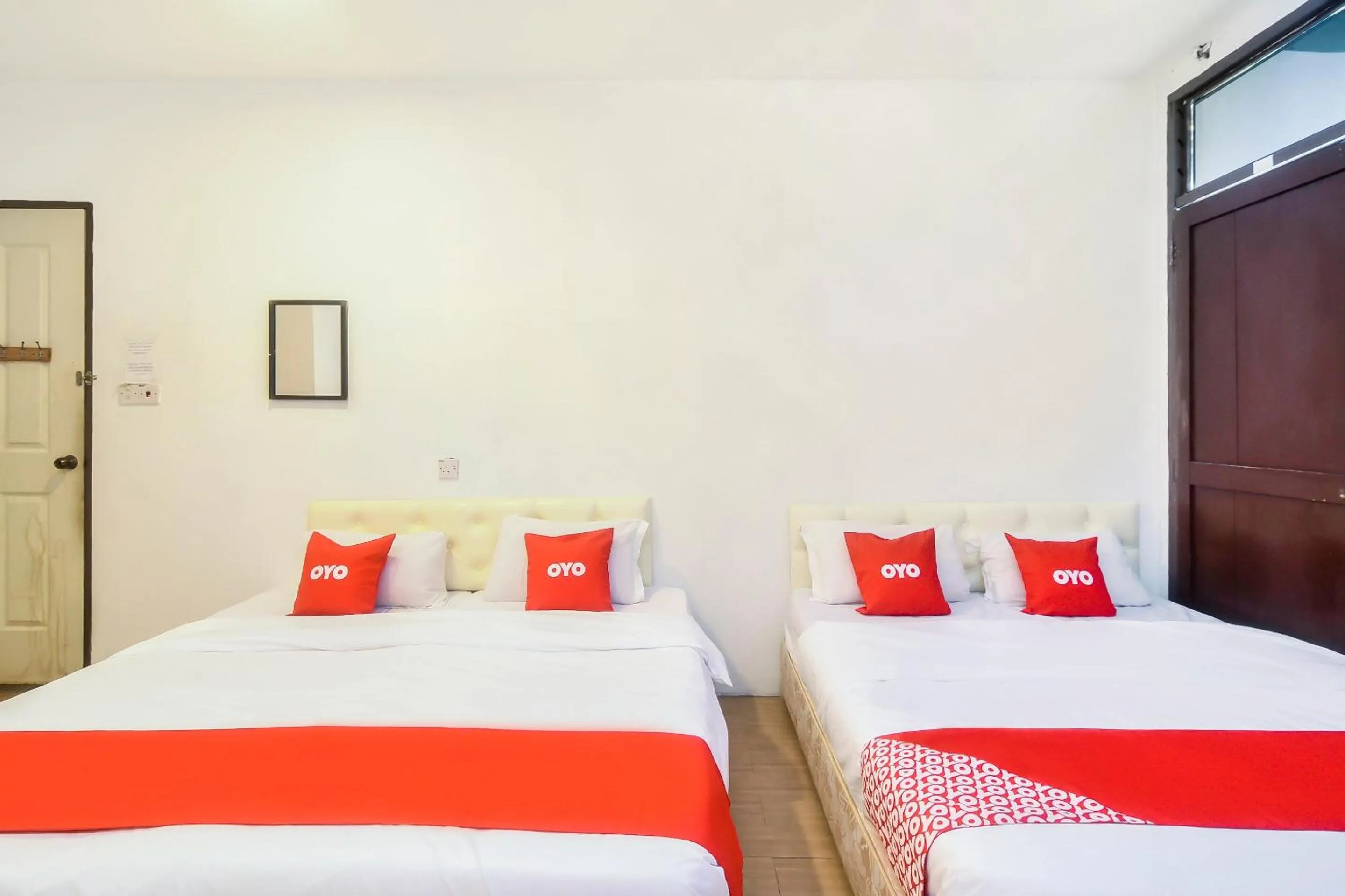 Bedroom in OYO 44017 L & C Premium Stay