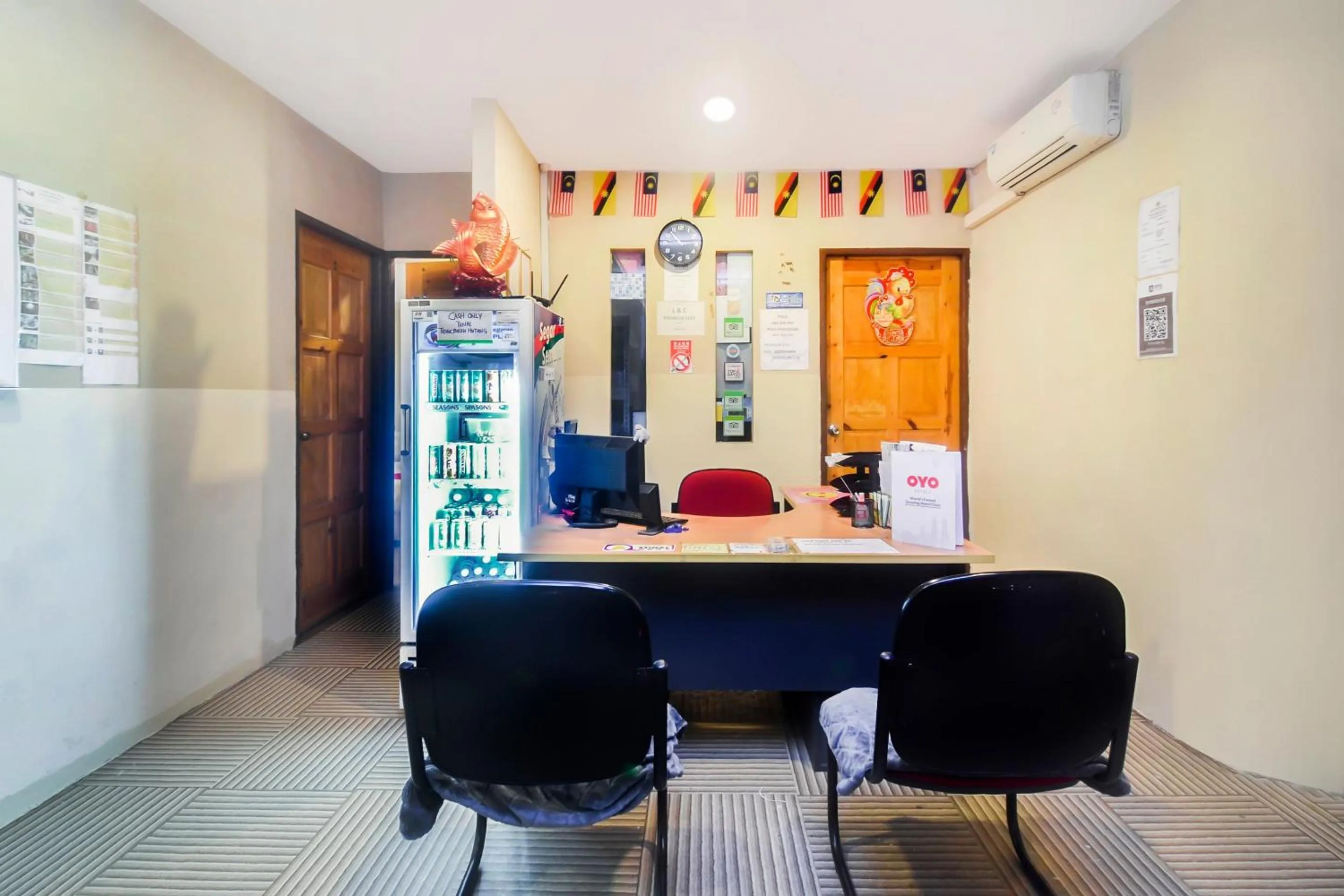 Lobby or reception in OYO 44017 L & C Premium Stay