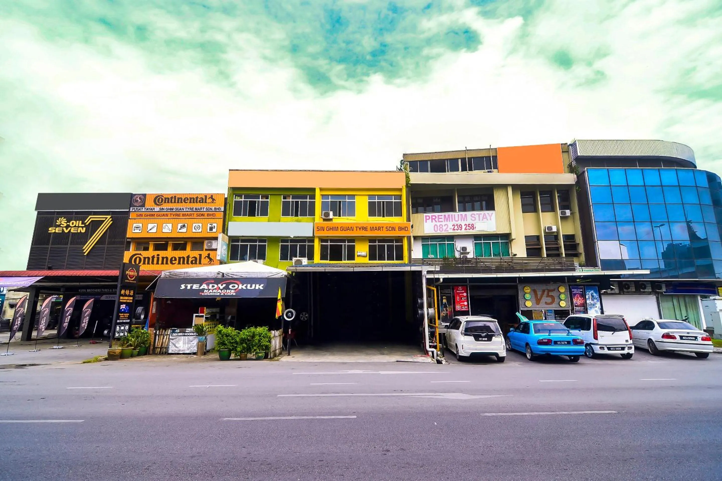 Lobby or reception in OYO 44017 L & C Premium Stay