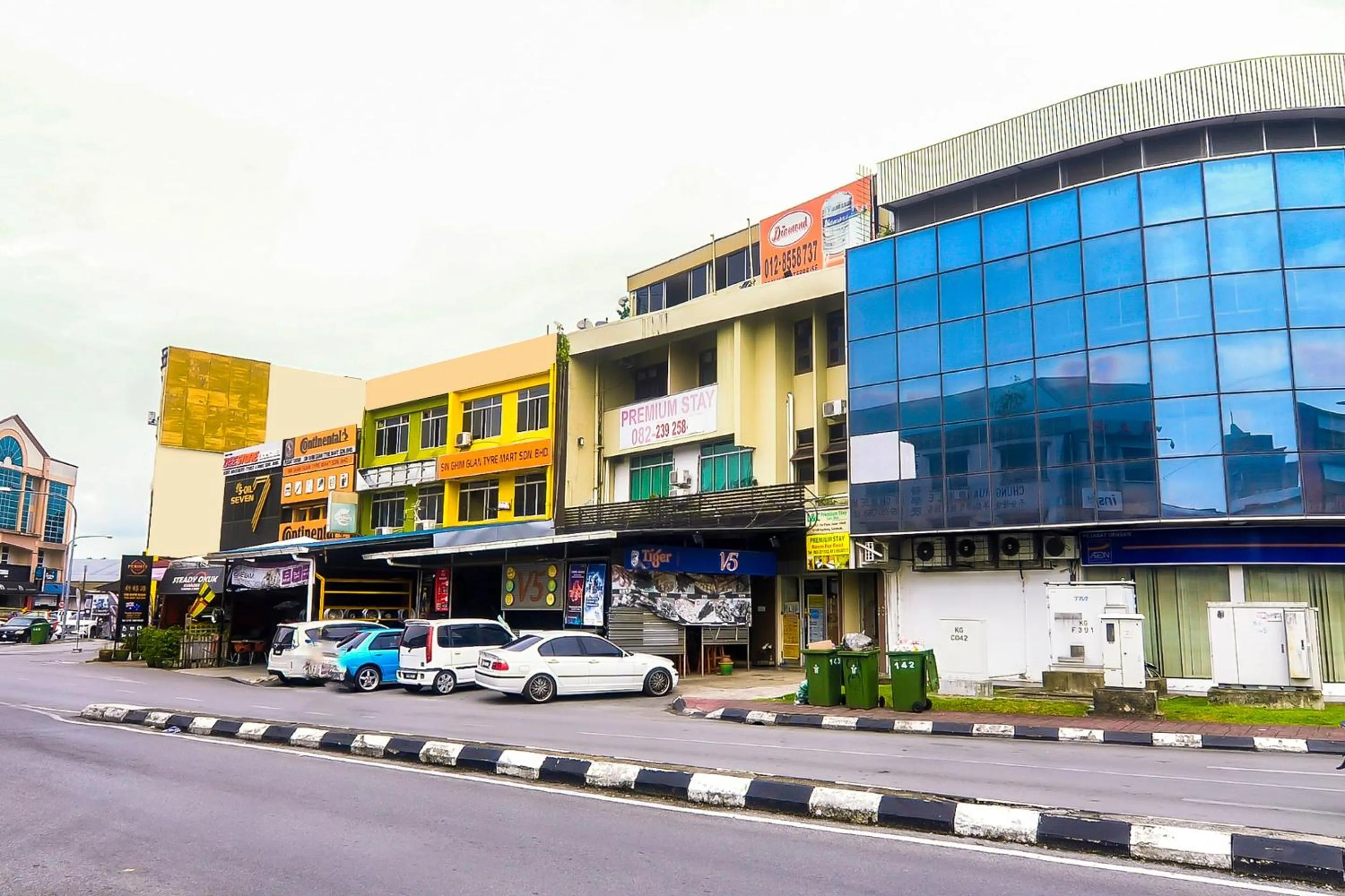 Lobby or reception in OYO 44017 L & C Premium Stay