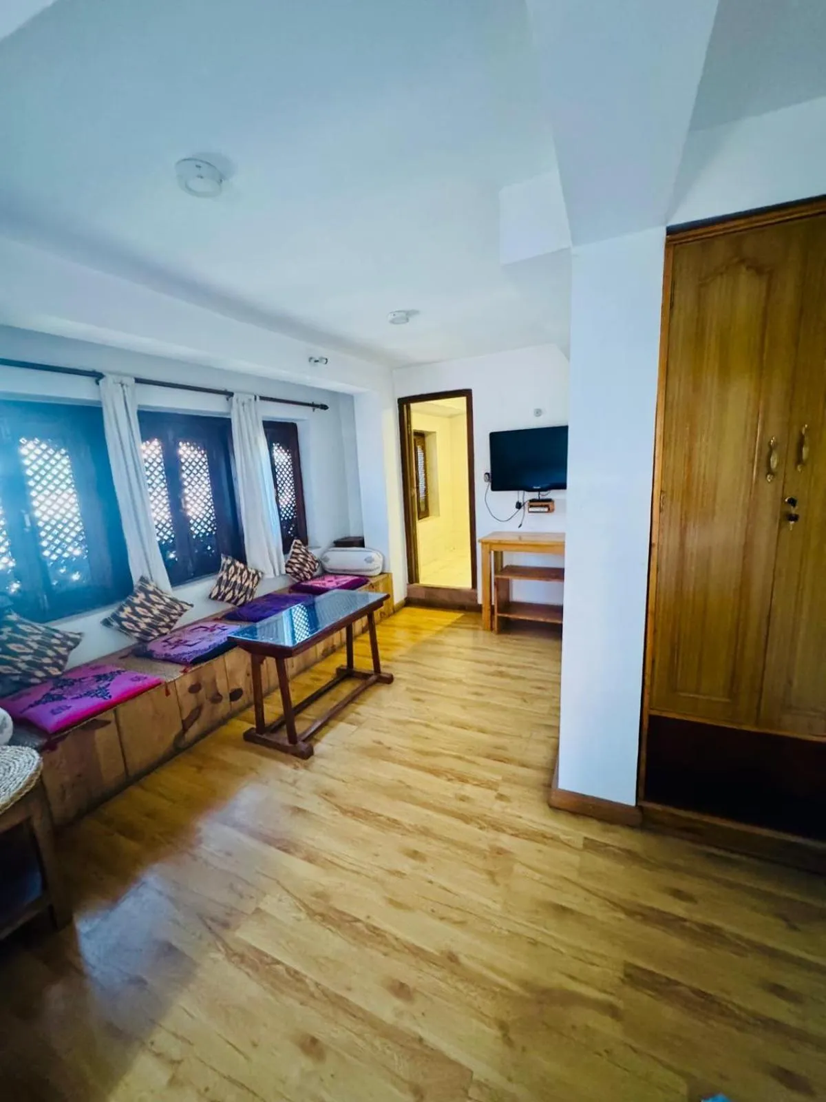 Sunny Guest House and Cafe