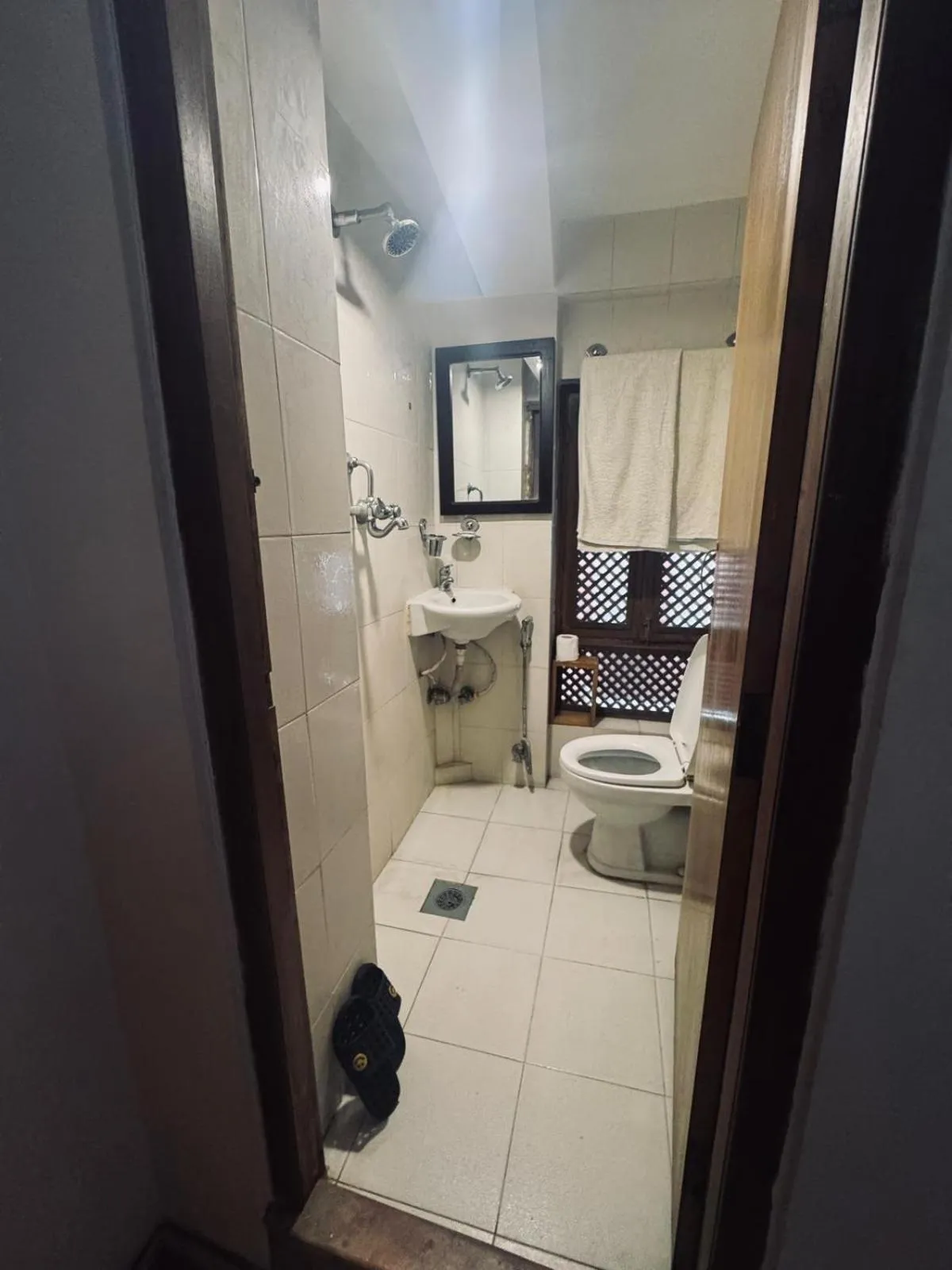 Bathroom in Sunny Guest House and Cafe