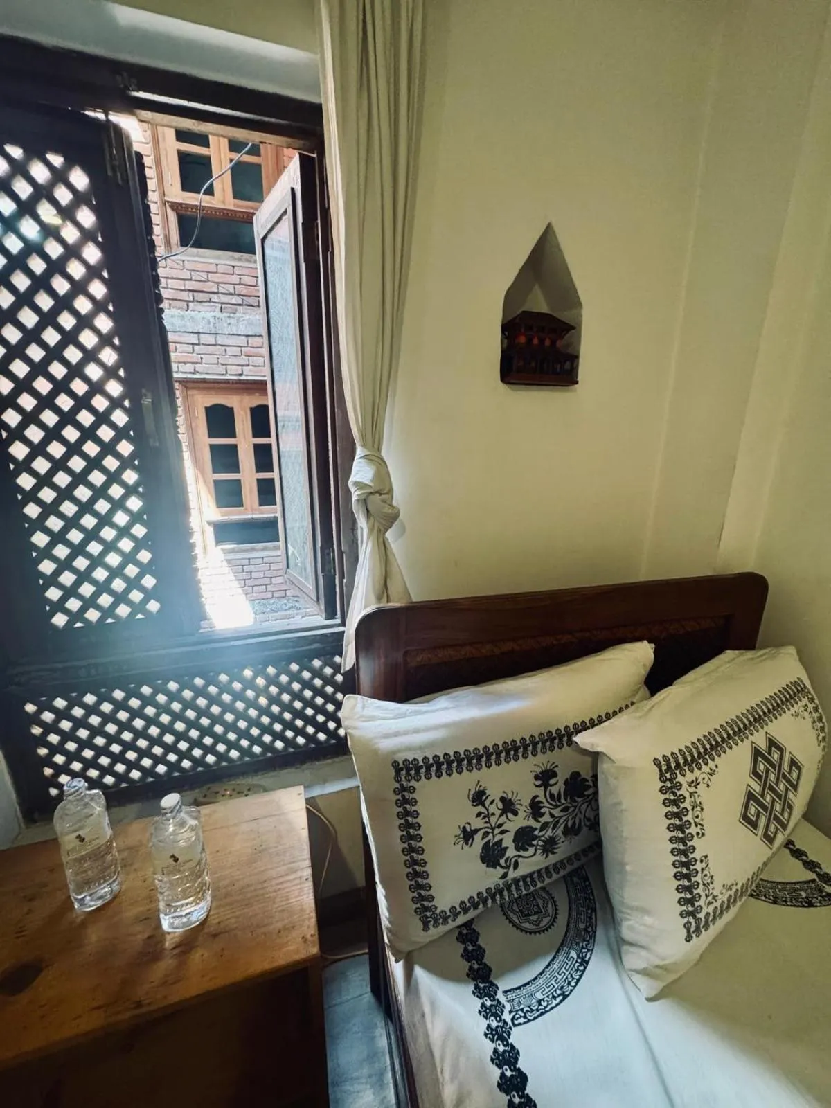 Bed in Sunny Guest House and Cafe