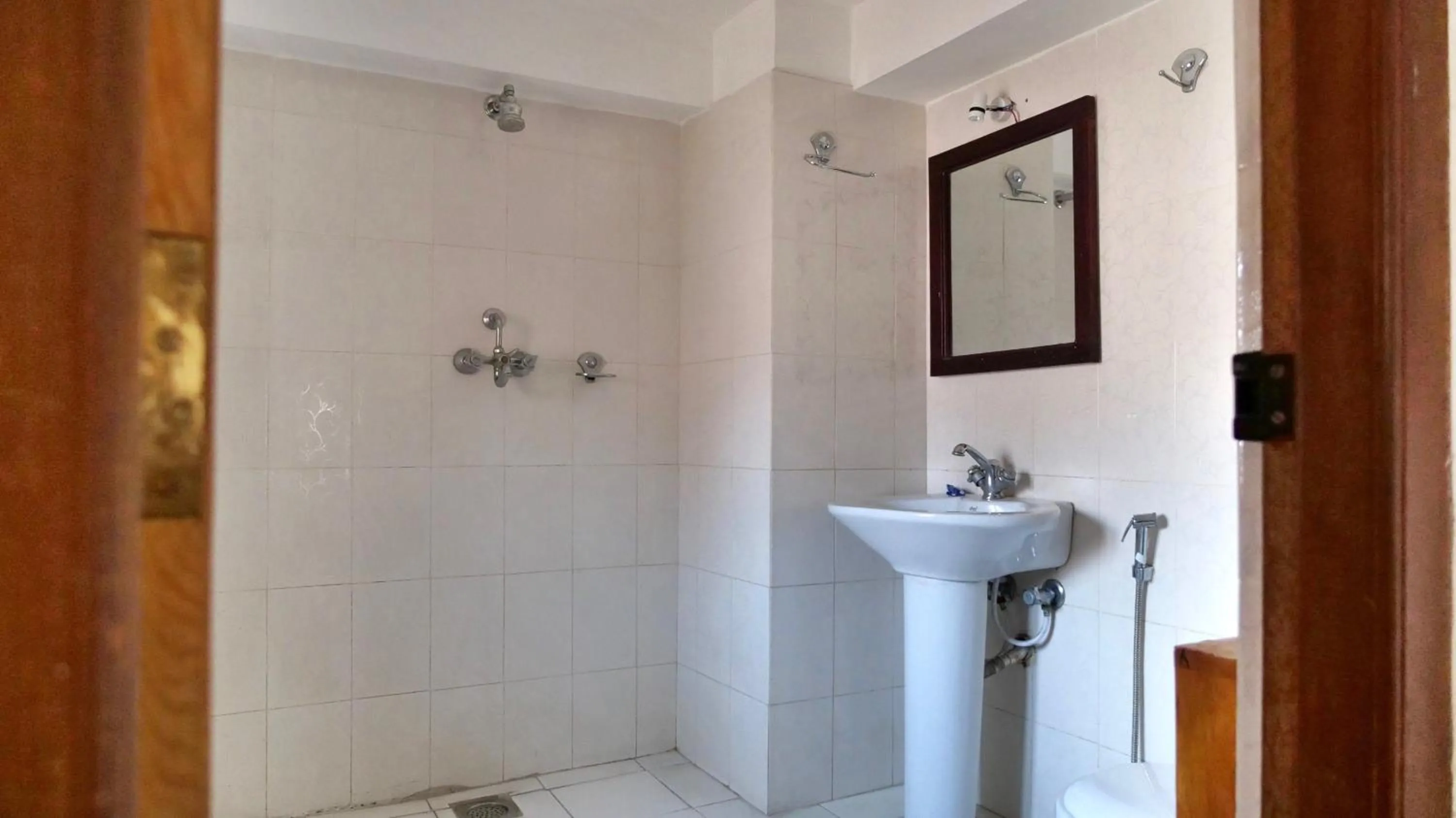 Bathroom in Sunny Guest House and Cafe