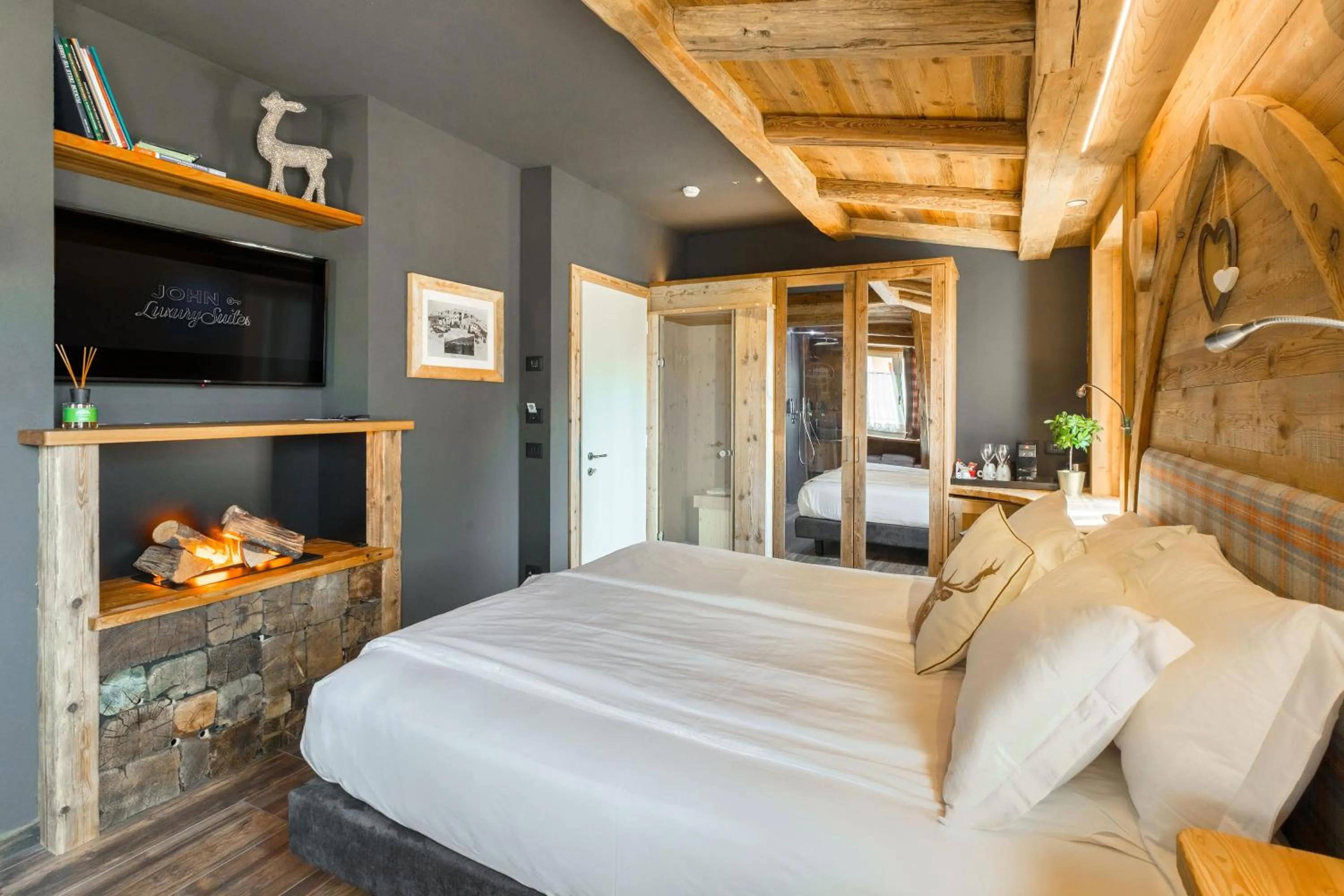 Bed in John Luxury Suites