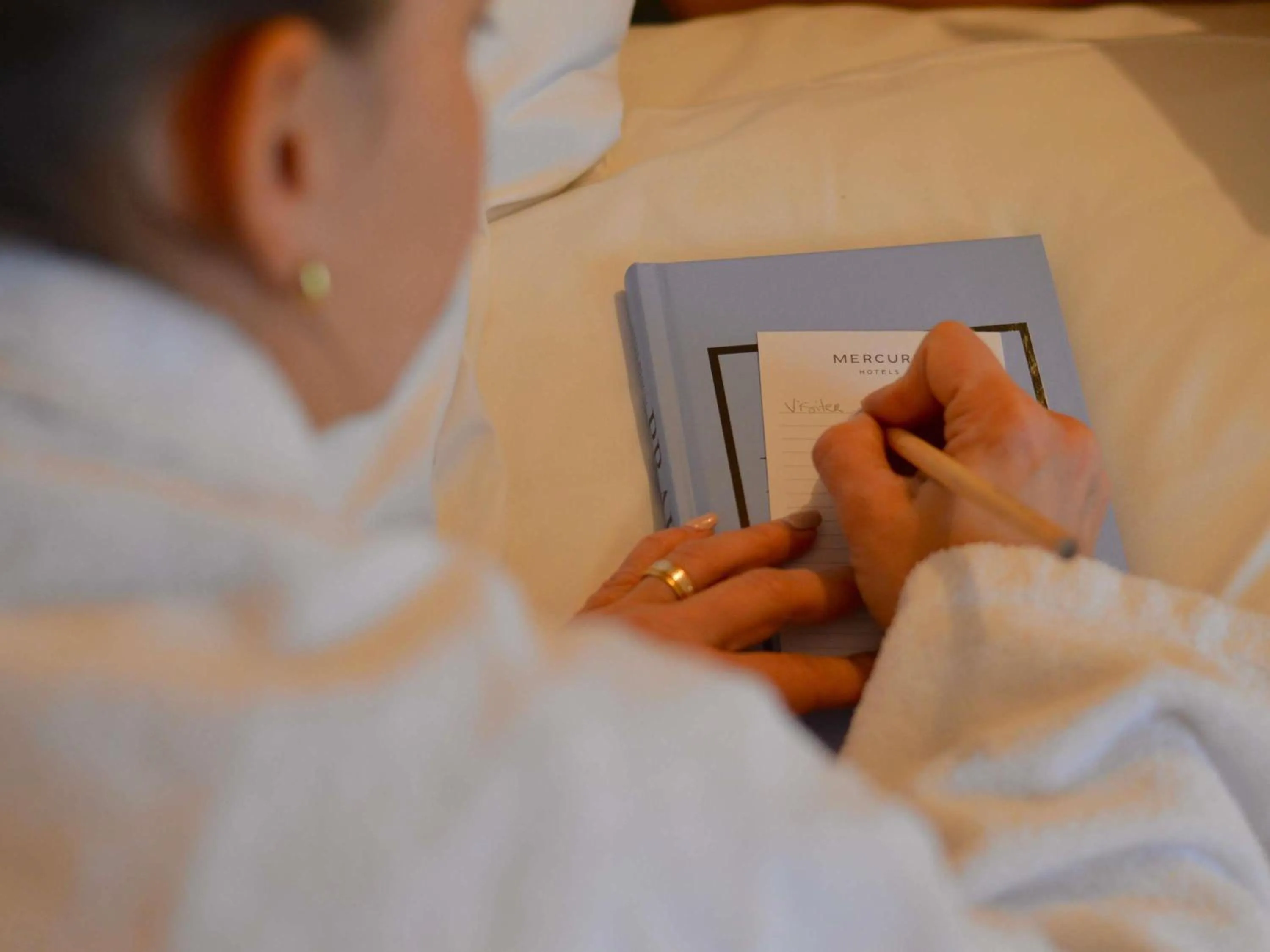 Bedroom in Mercure Auxerre Autoroute du Soleil