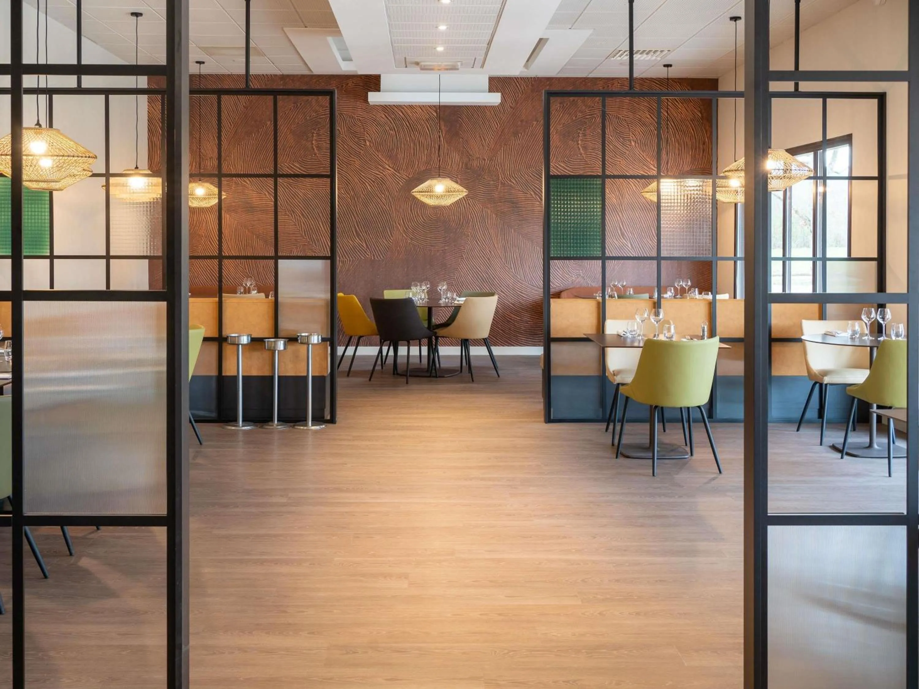 Restaurant/places to eat in Mercure Auxerre Autoroute du Soleil