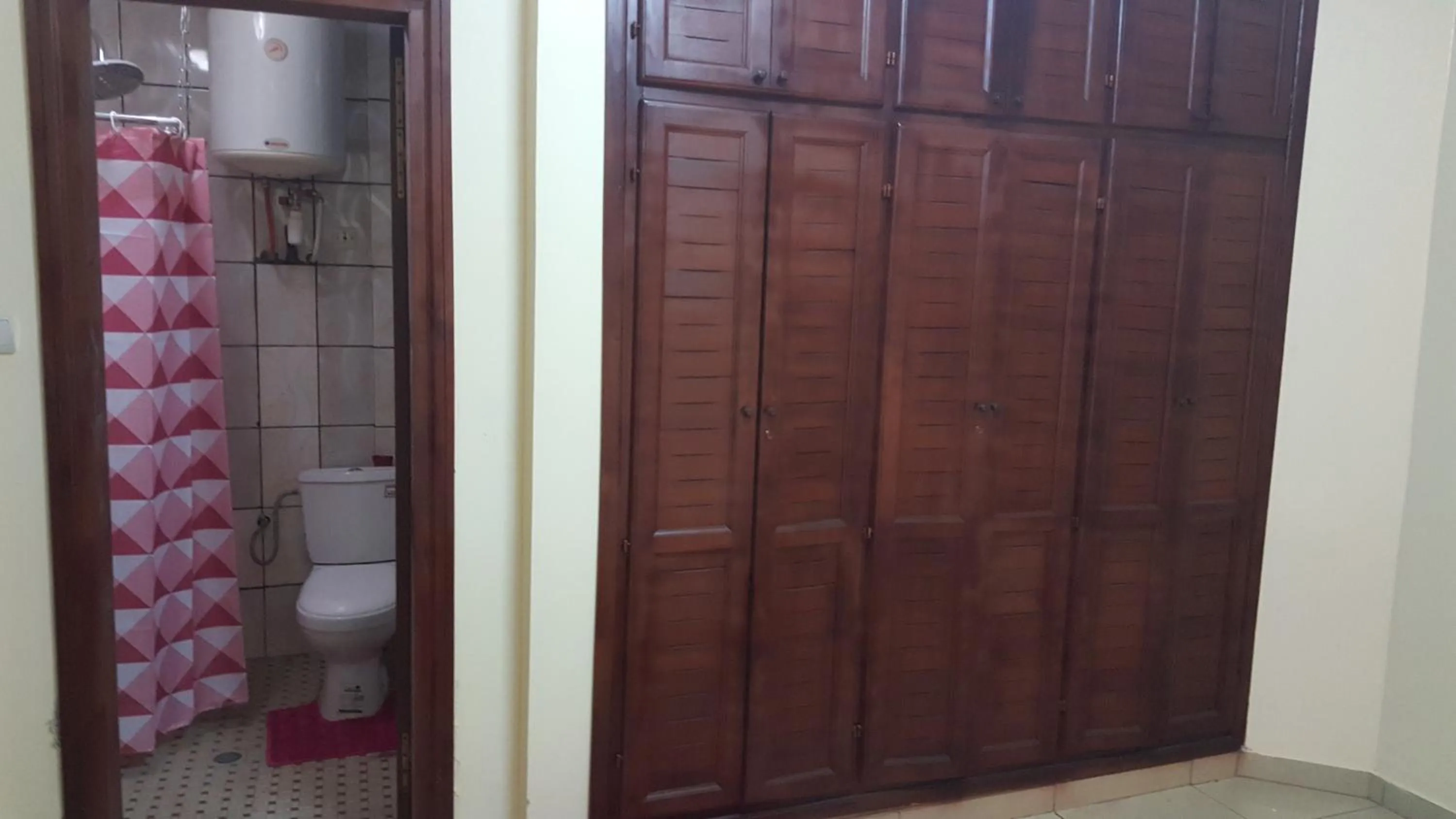 Toilet in Résidences hôtelières Micheline et Emile BASTOS