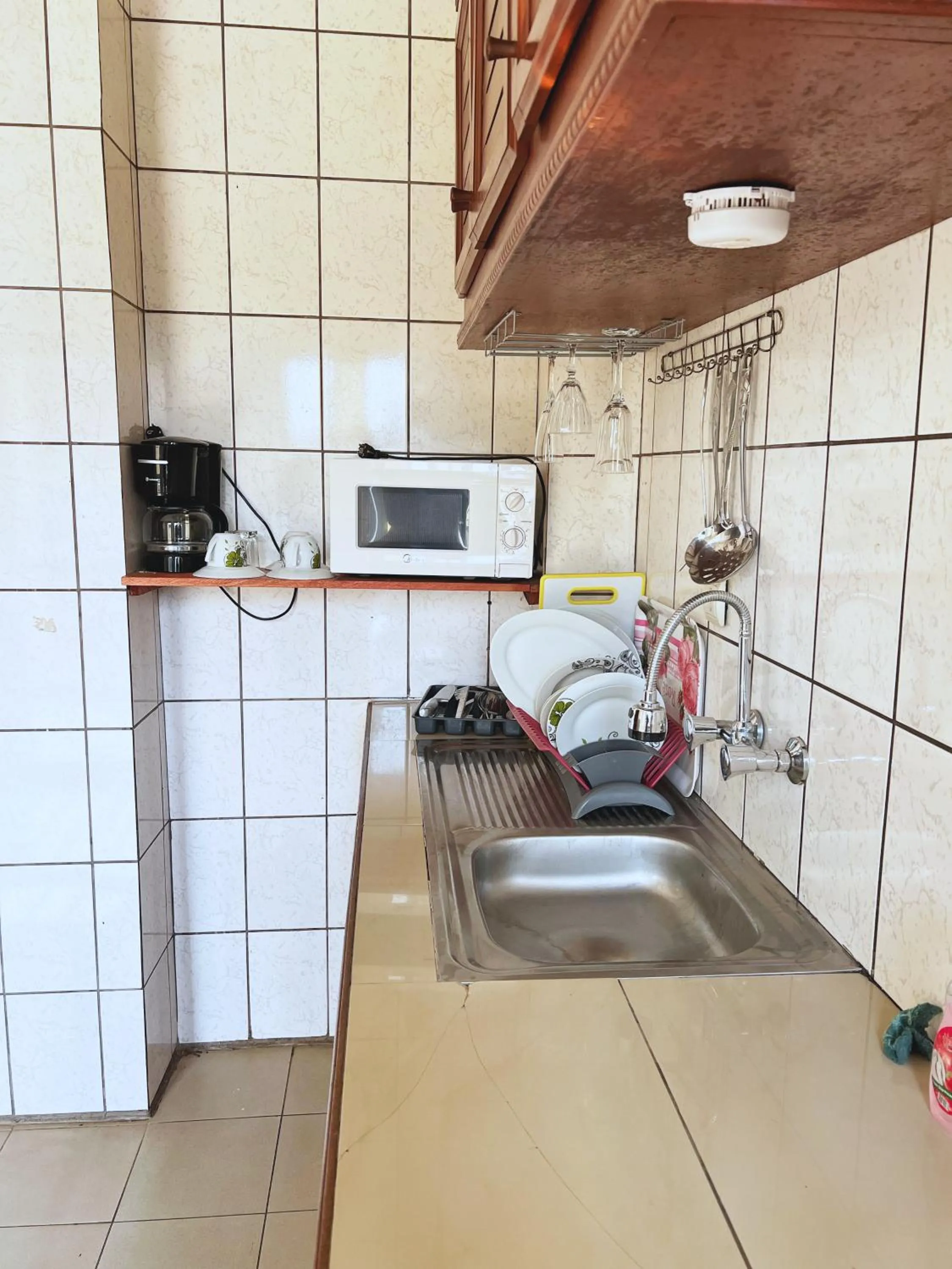 Coffee/tea facilities in Résidences hôtelières Micheline et Emile BASTOS