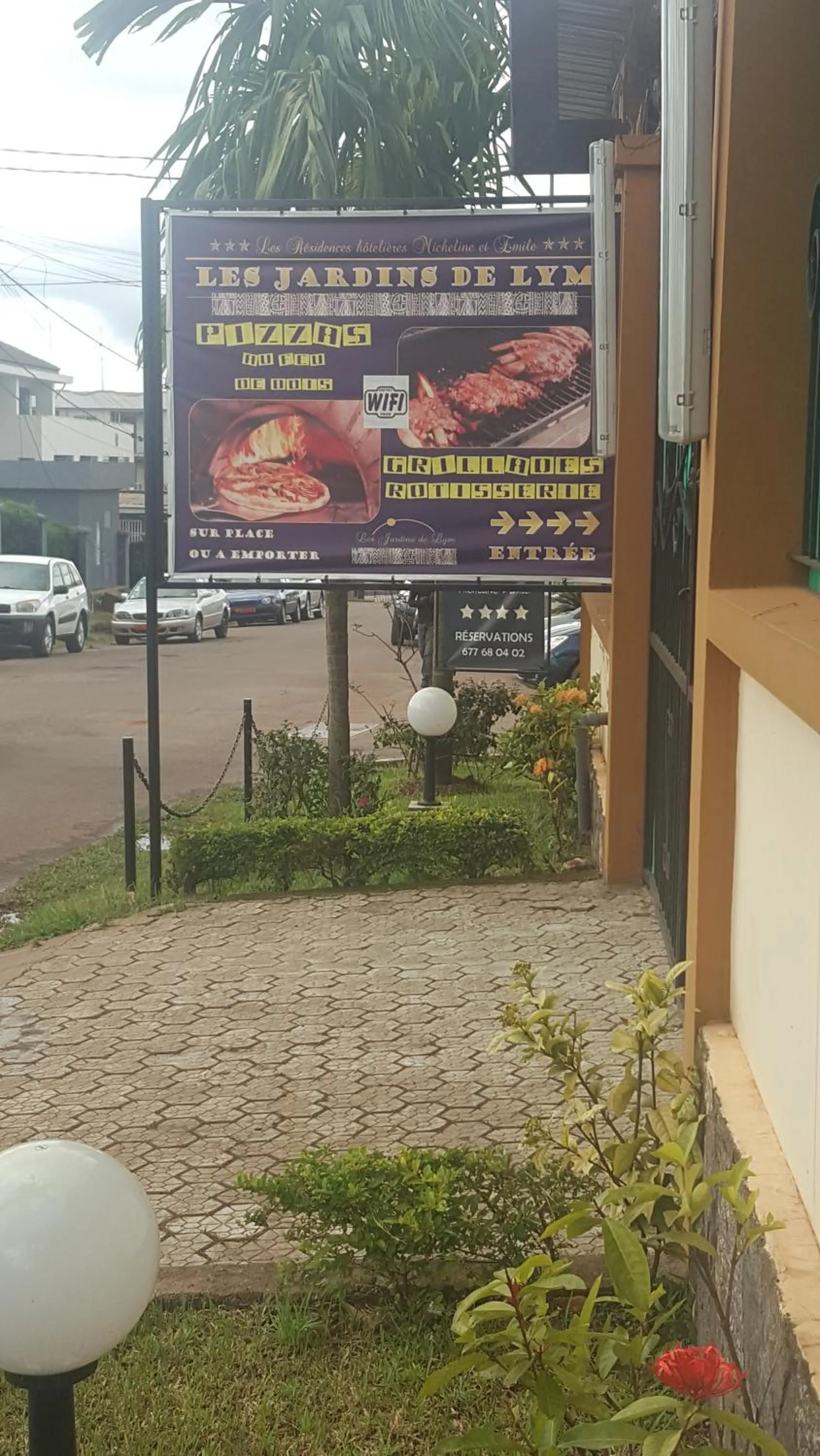 Garden in Résidences hôtelières Micheline et Emile BASTOS