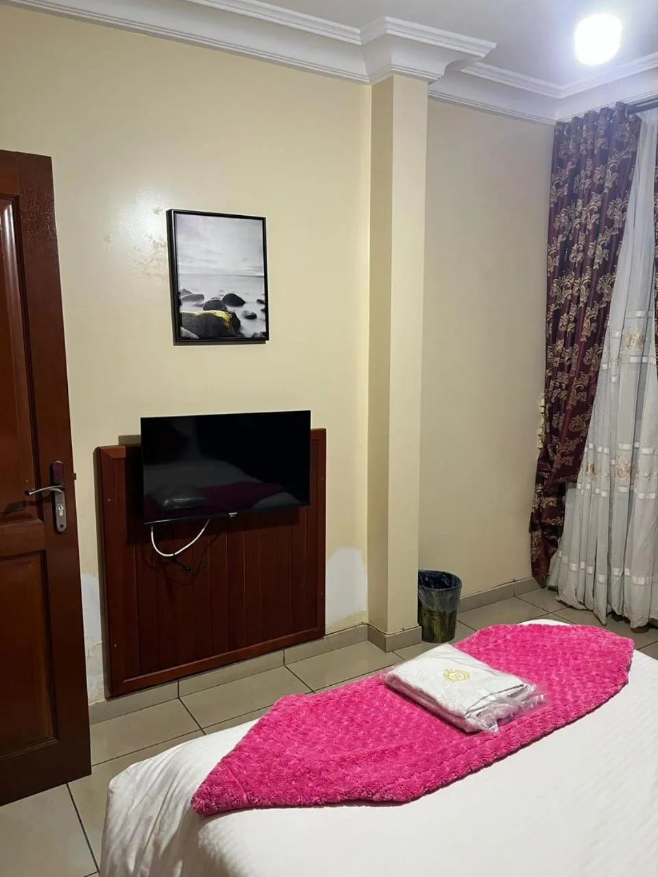 TV and multimedia, Bed in Résidences hôtelières Micheline et Emile BASTOS