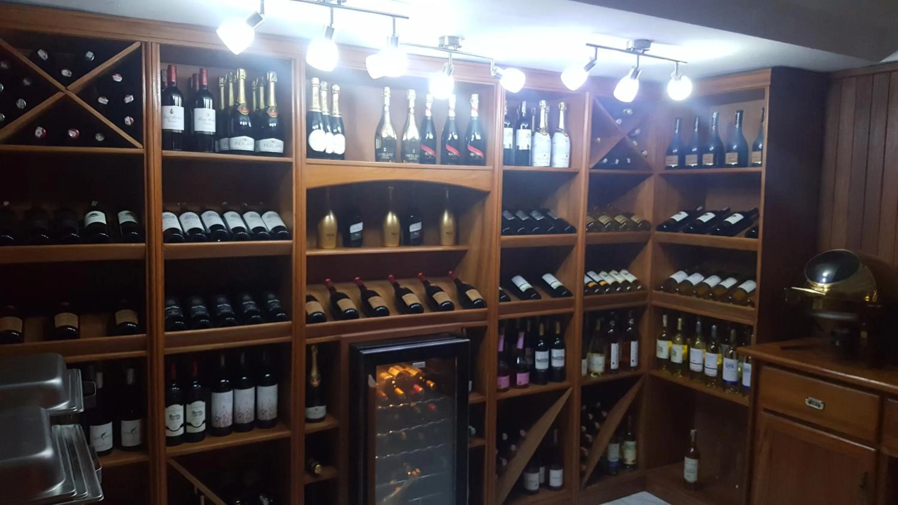 Restaurant/places to eat in Résidences hôtelières Micheline et Emile BASTOS