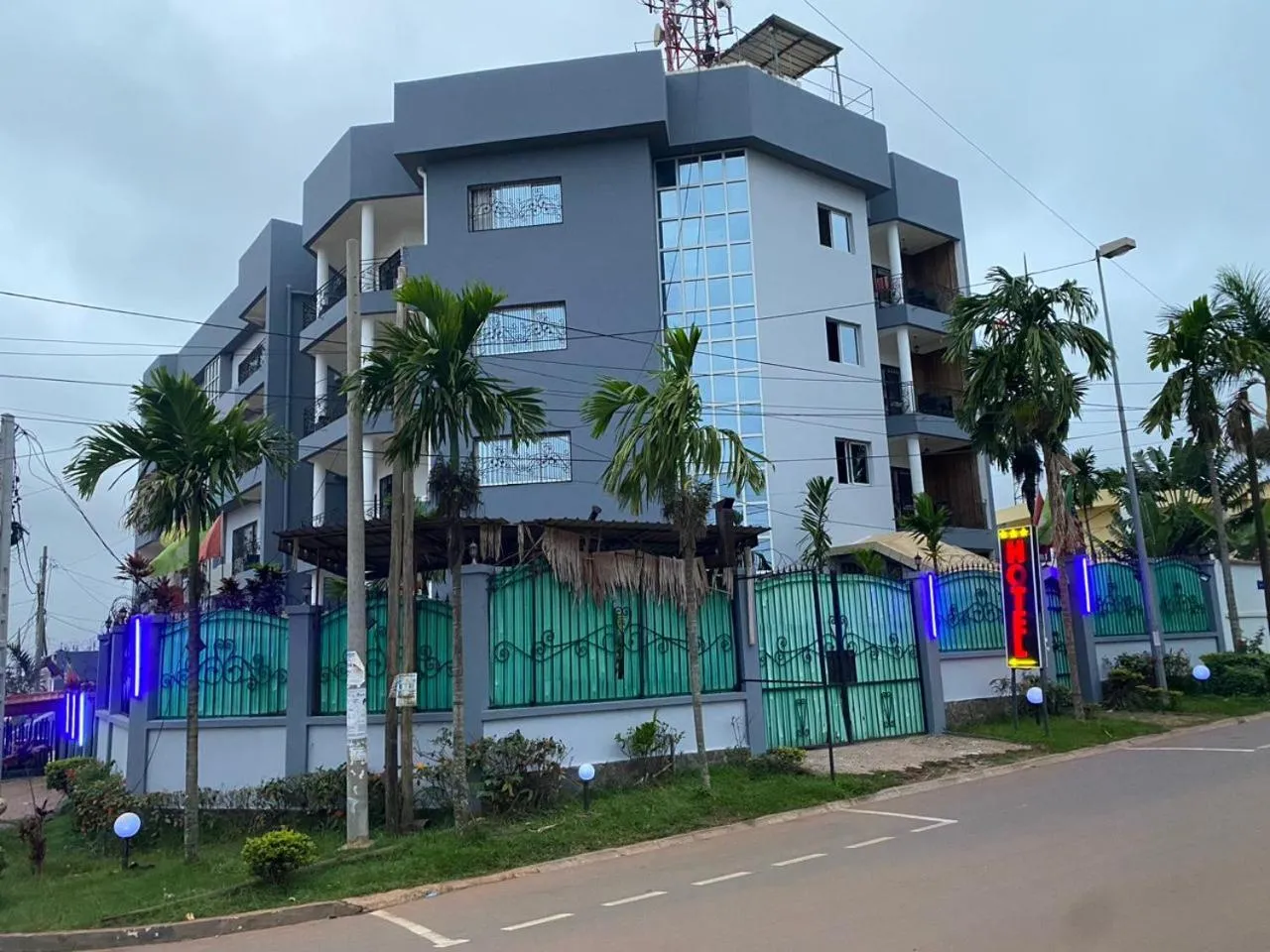 Property building in Résidences hôtelières Micheline et Emile BASTOS