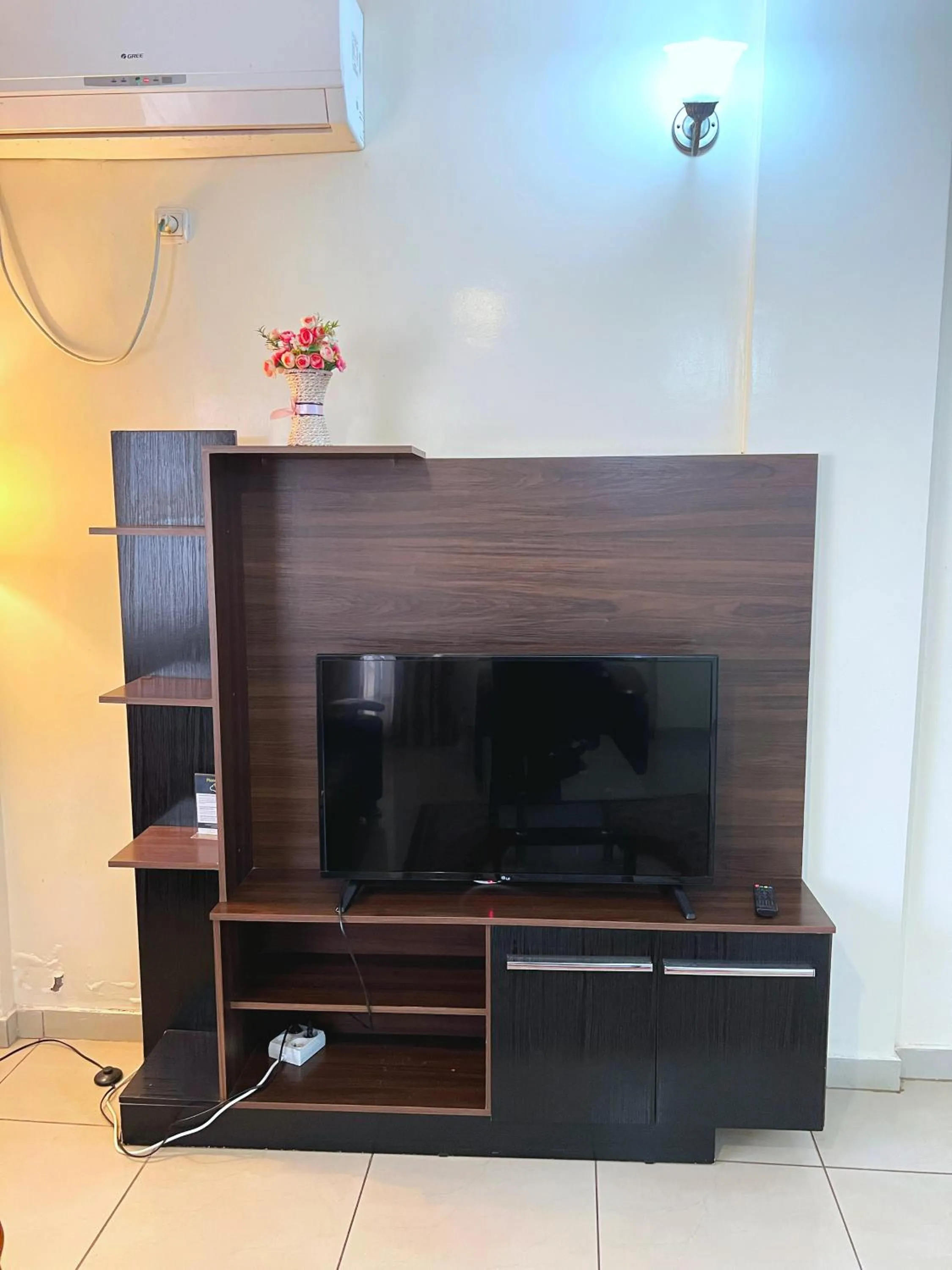 TV and multimedia in Résidences hôtelières Micheline et Emile BASTOS