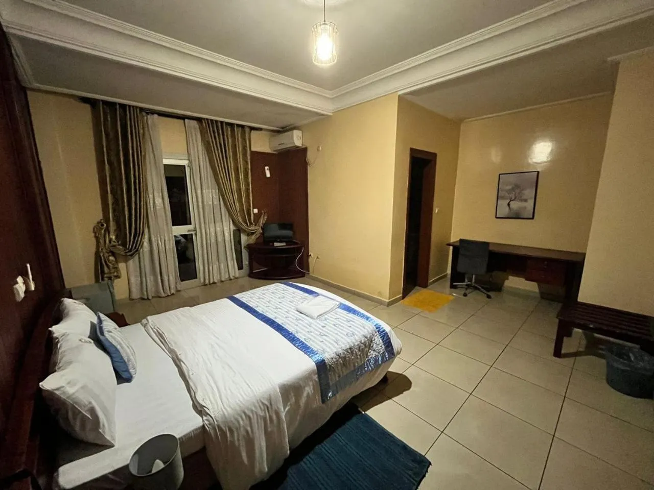 Photo of the whole room, Bed in Résidences hôtelières Micheline et Emile BASTOS