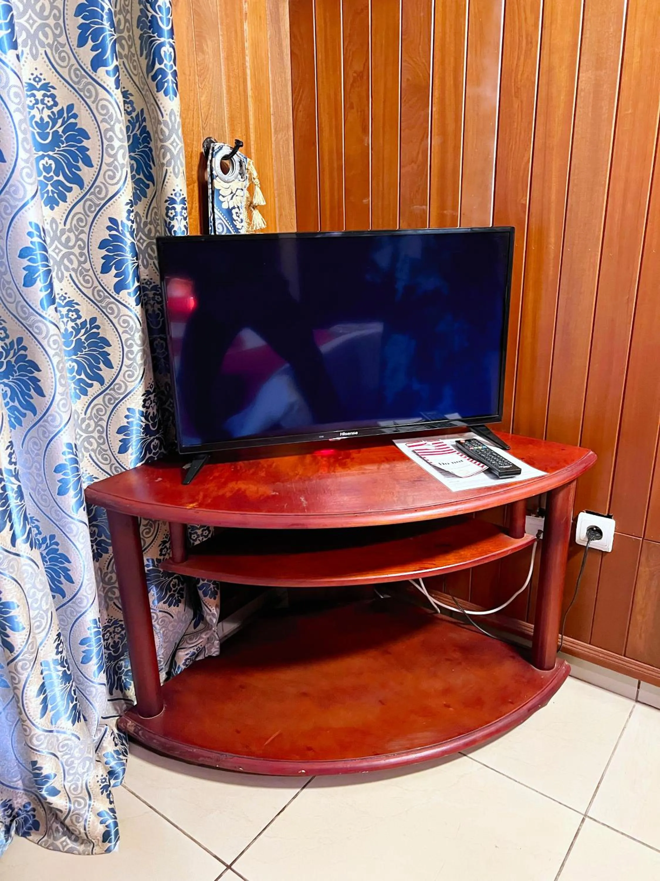 TV and multimedia in Résidences hôtelières Micheline et Emile BASTOS